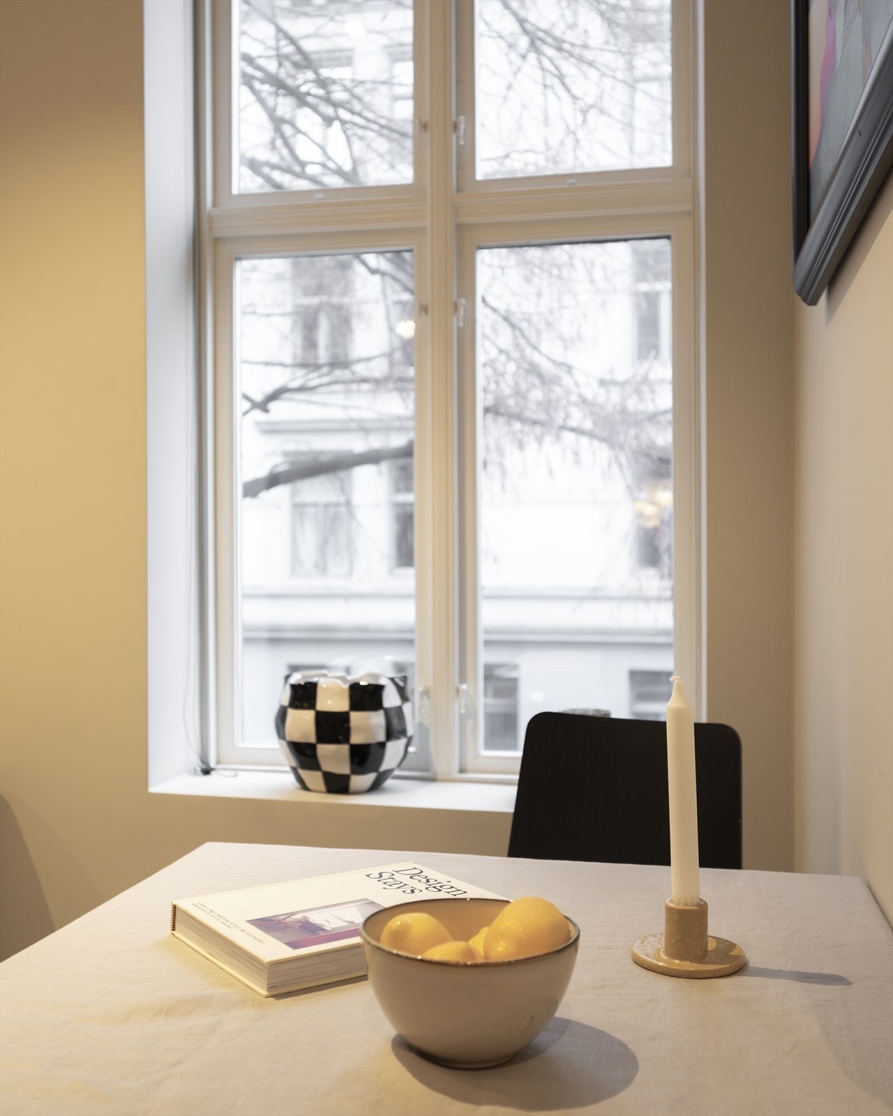 Leiligheten er plassert i bygårdens andre etasje, med kort vei til alt Grünerløkka har å by på. Galleribilde