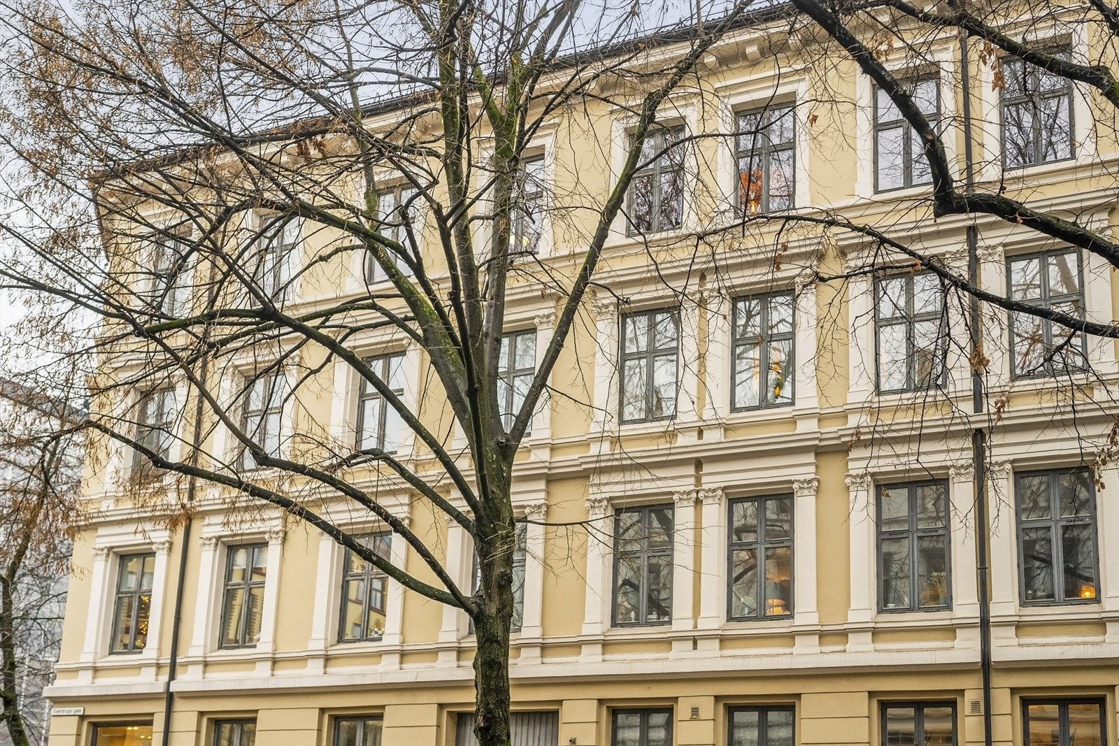 Sameiet Sverdrups gate 14 består av 18 boligseksjoner og driftes av OBOS. Galleribilde