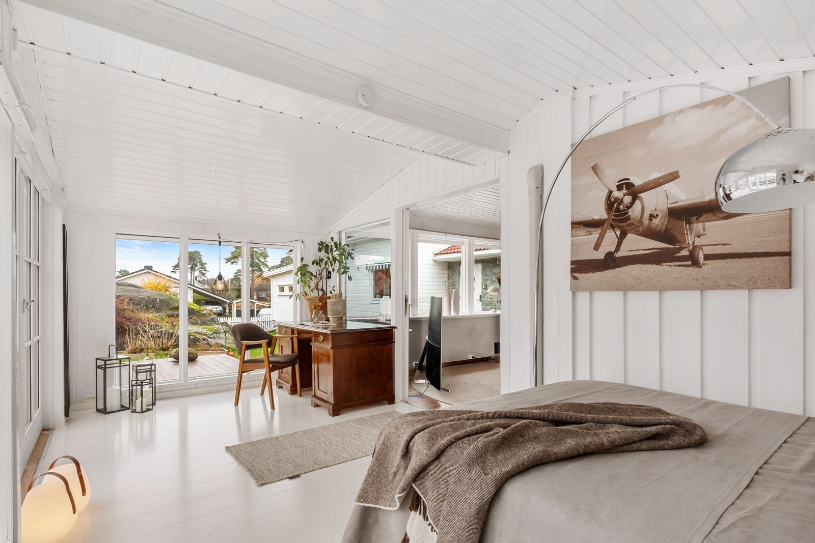 Sommerstuen ble oppført som tilbygg i 2013. Tiltaket er ikke omsøkt. Galleribilde