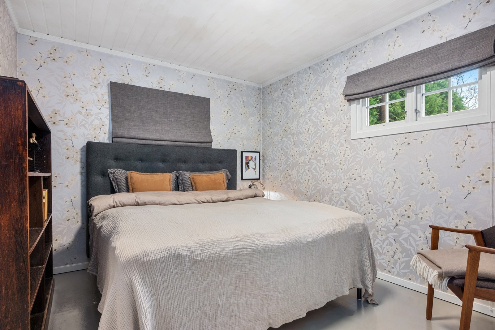 Boligen har totalt to soverom, begge plassert adskilt fra oppholdsrommene. Galleribilde