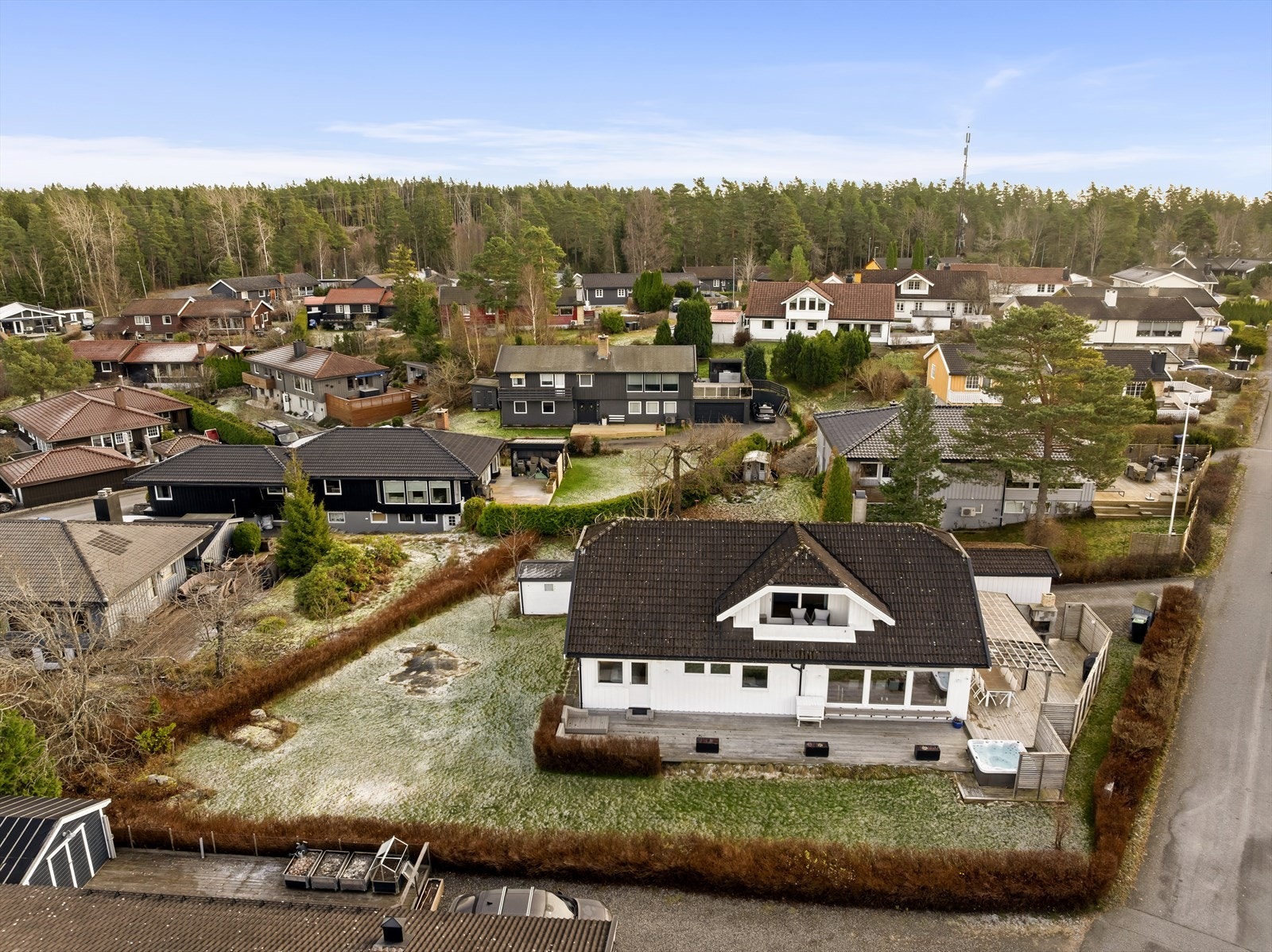 For de som er glad i friluftsliv, er det kort vei til skogen og flotte turområder Galleribilde