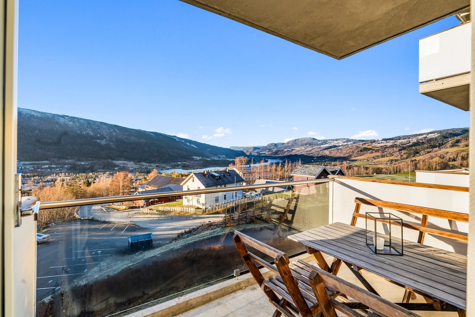 Nermotunet ligger idyllisk til på nordsiden av Hafjell alpinanlegg, rett ved Nermo Hotell og med Hafjell Golfbane som nærmeste nabo. Galleribilde