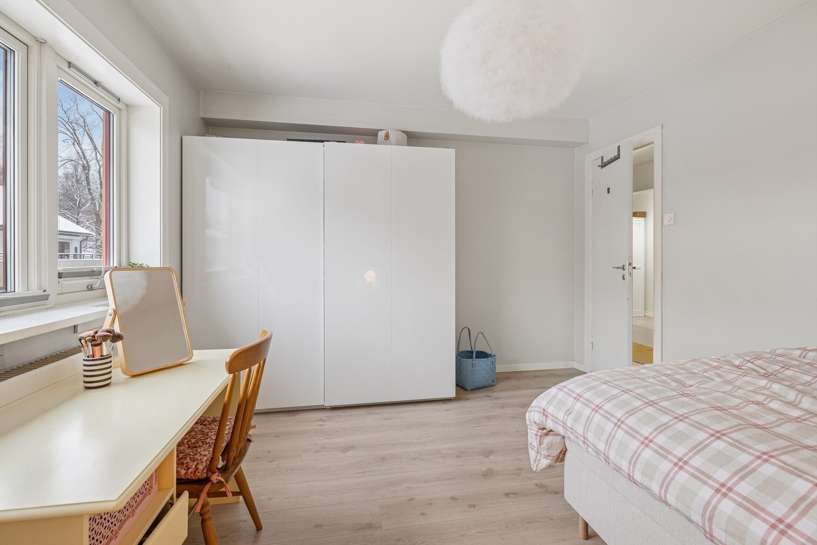 Hovedsoverommet er av god størrelse og har plass til seng og garderobeskap. Galleribilde