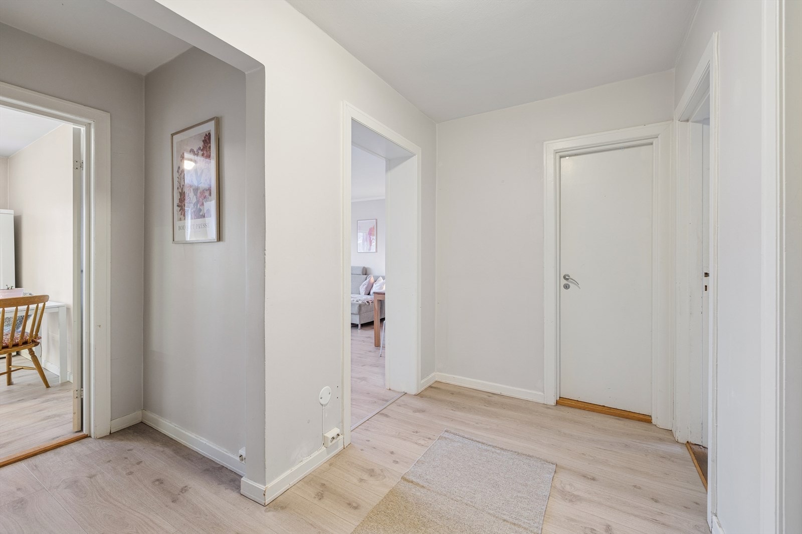 Entré/gang med plass til sko og yttertøy. Galleribilde