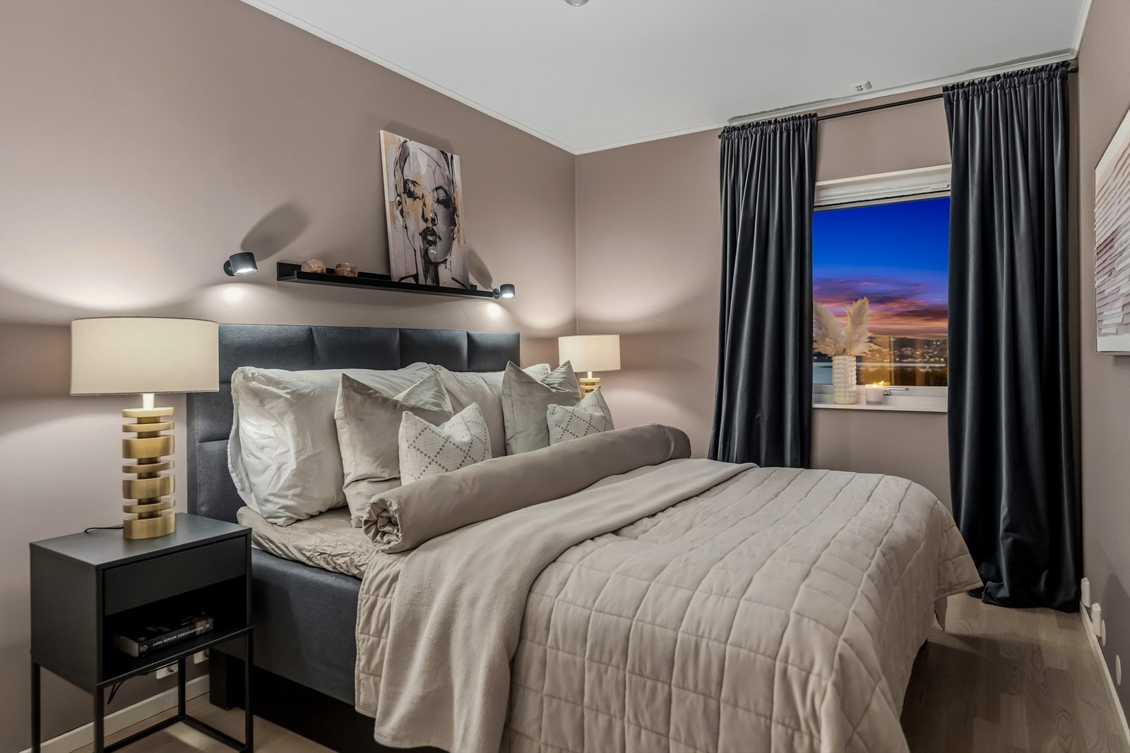 Soverommene er av god størrelse og er enkle å møblere. Galleribilde