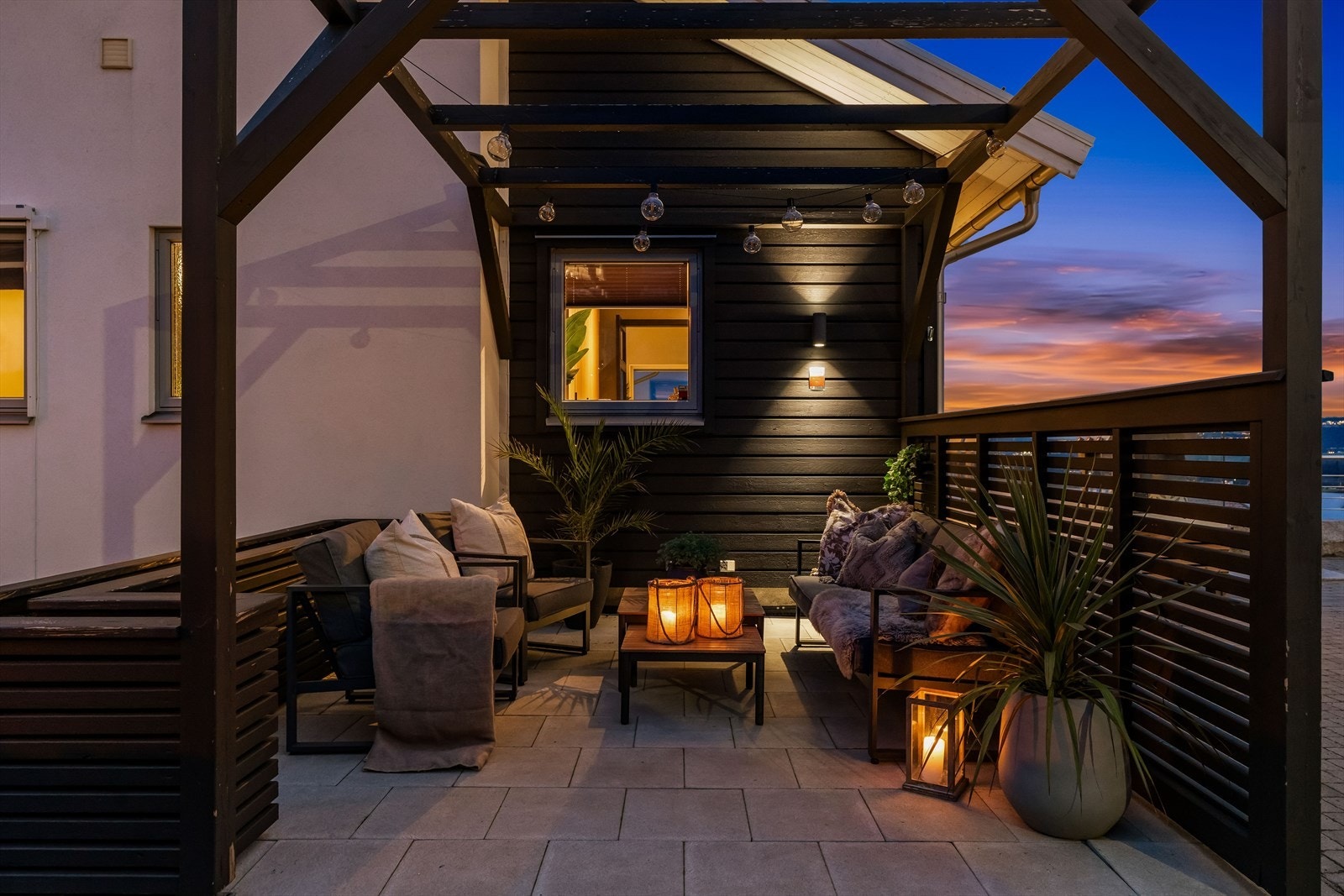 Ved inngangspartiet er det en lun og koselig sittegruppe. Galleribilde