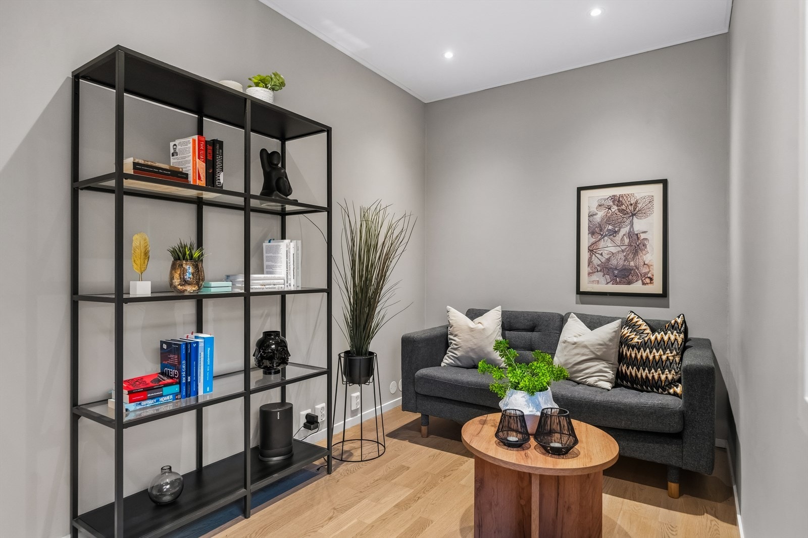 Soverom 3 i underetasjen er i dag innredet som en ekstra stue/hjemmekontor. Galleribilde