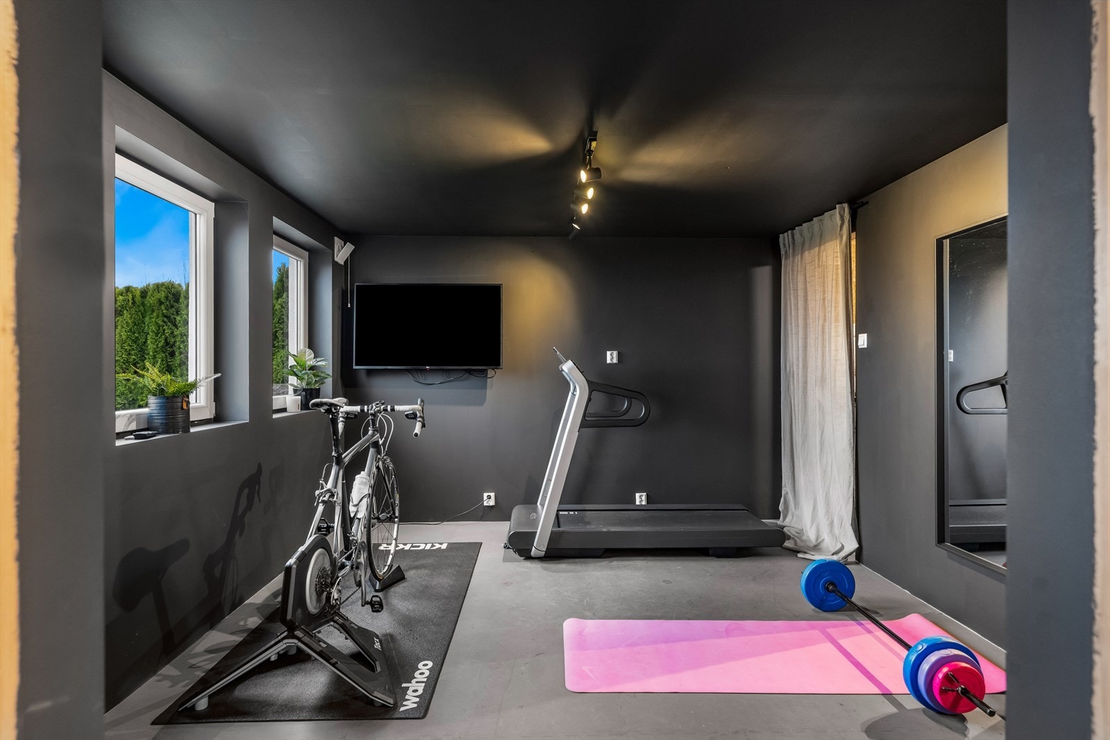 Treningsrom under garasjen. Galleribilde