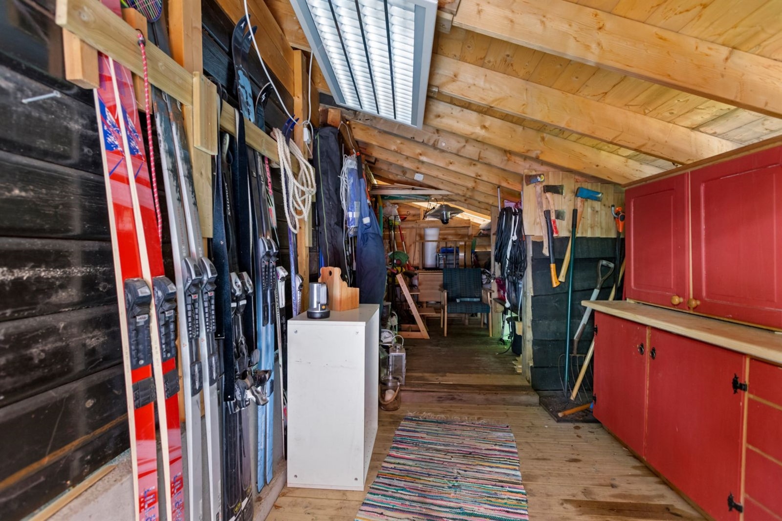 Tilbygget enkel sportsbod med gode lagringsmuligheter Galleribilde