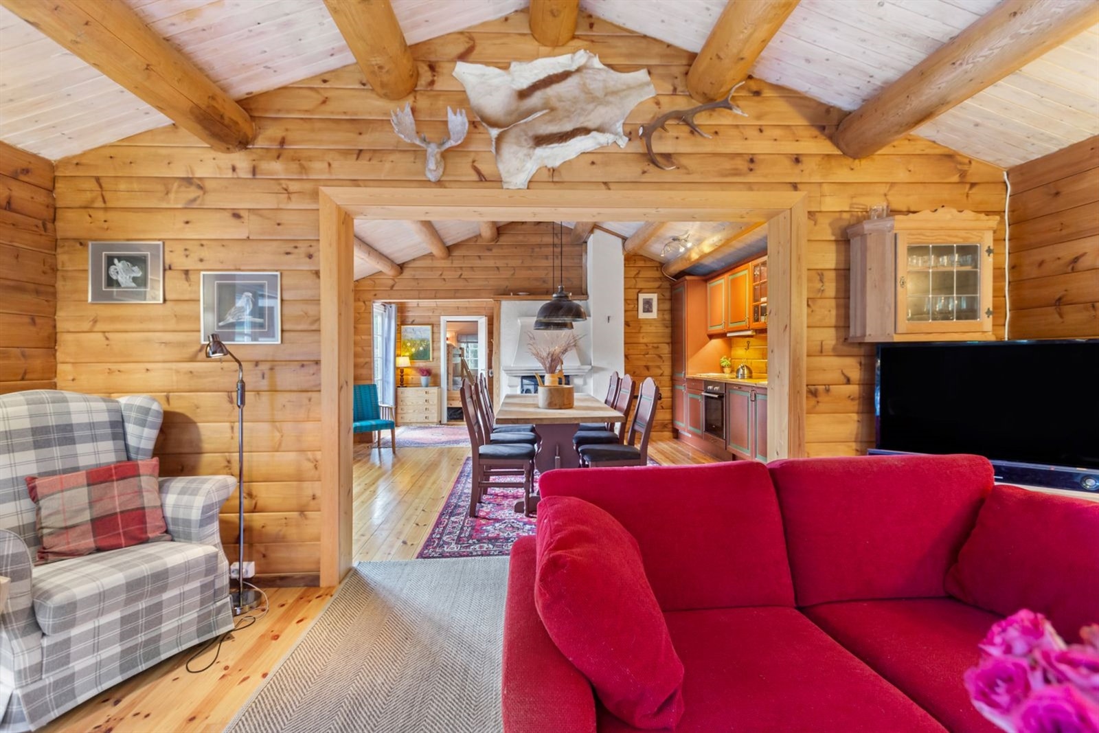 Fra stue mot spisestue og kjøkken Galleribilde