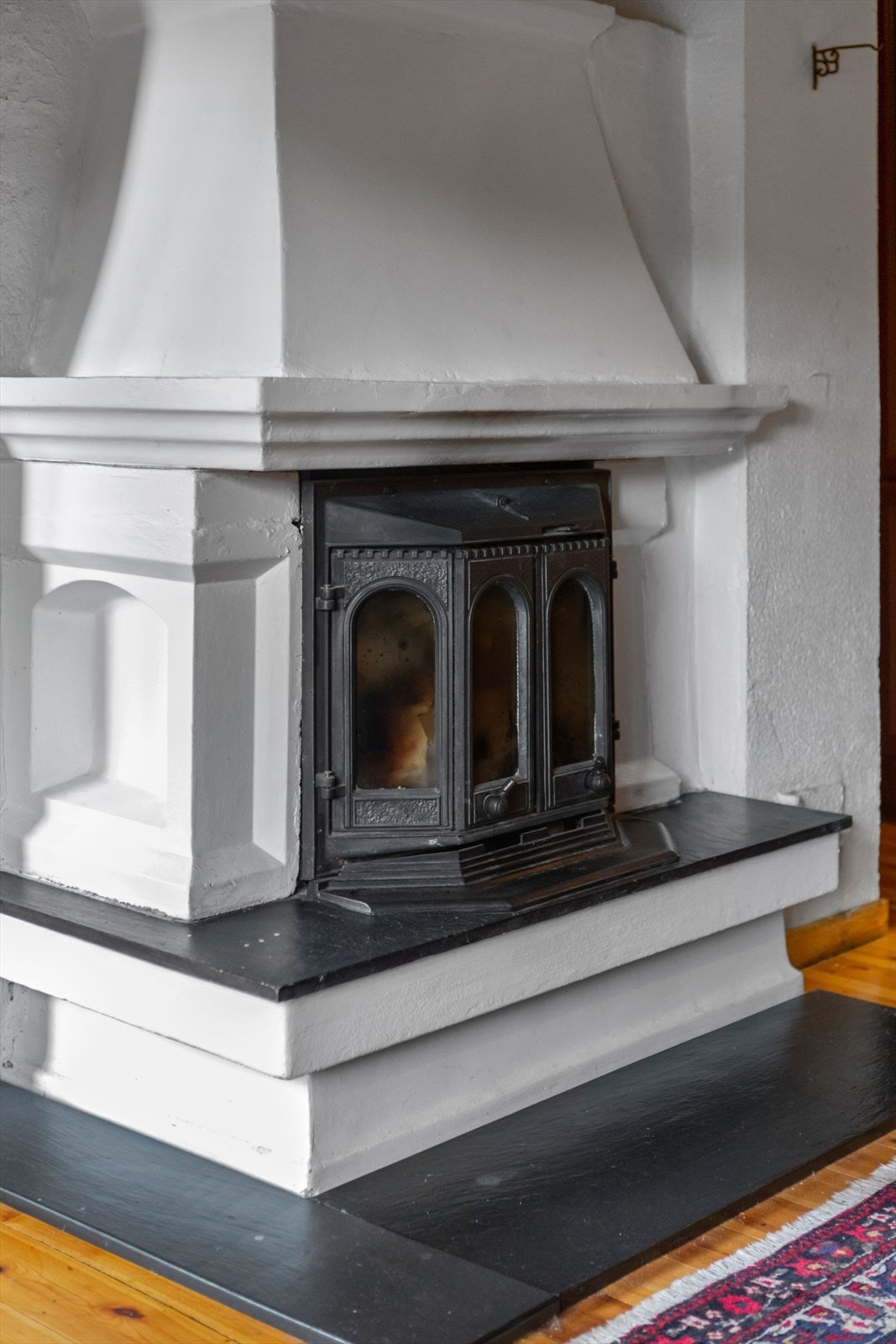 Flott murt peis med innsats i spisestue/kjøkken Galleribilde