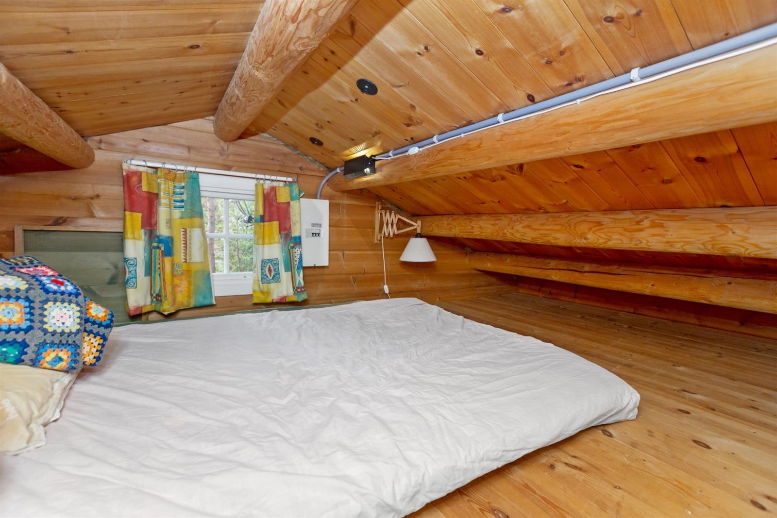 Hems over soverommene med adkomst via luke fra gang Galleribilde