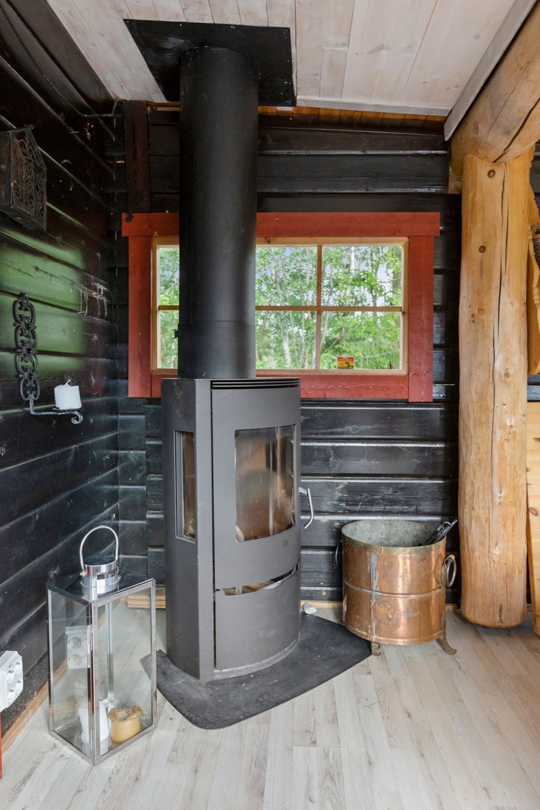Vedovn i tilbygget hagestue Galleribilde