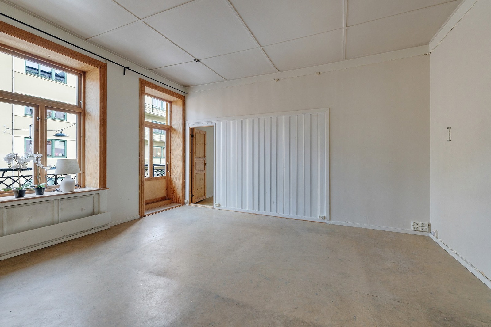 Leiligheten har en romslig og innbydende stue med god plass til ønsket møblement. Galleribilde