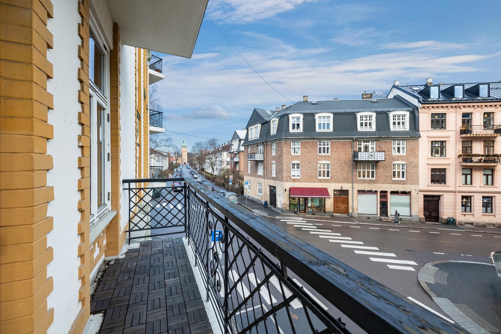 Balkong med utgang fra stuen. Galleribilde