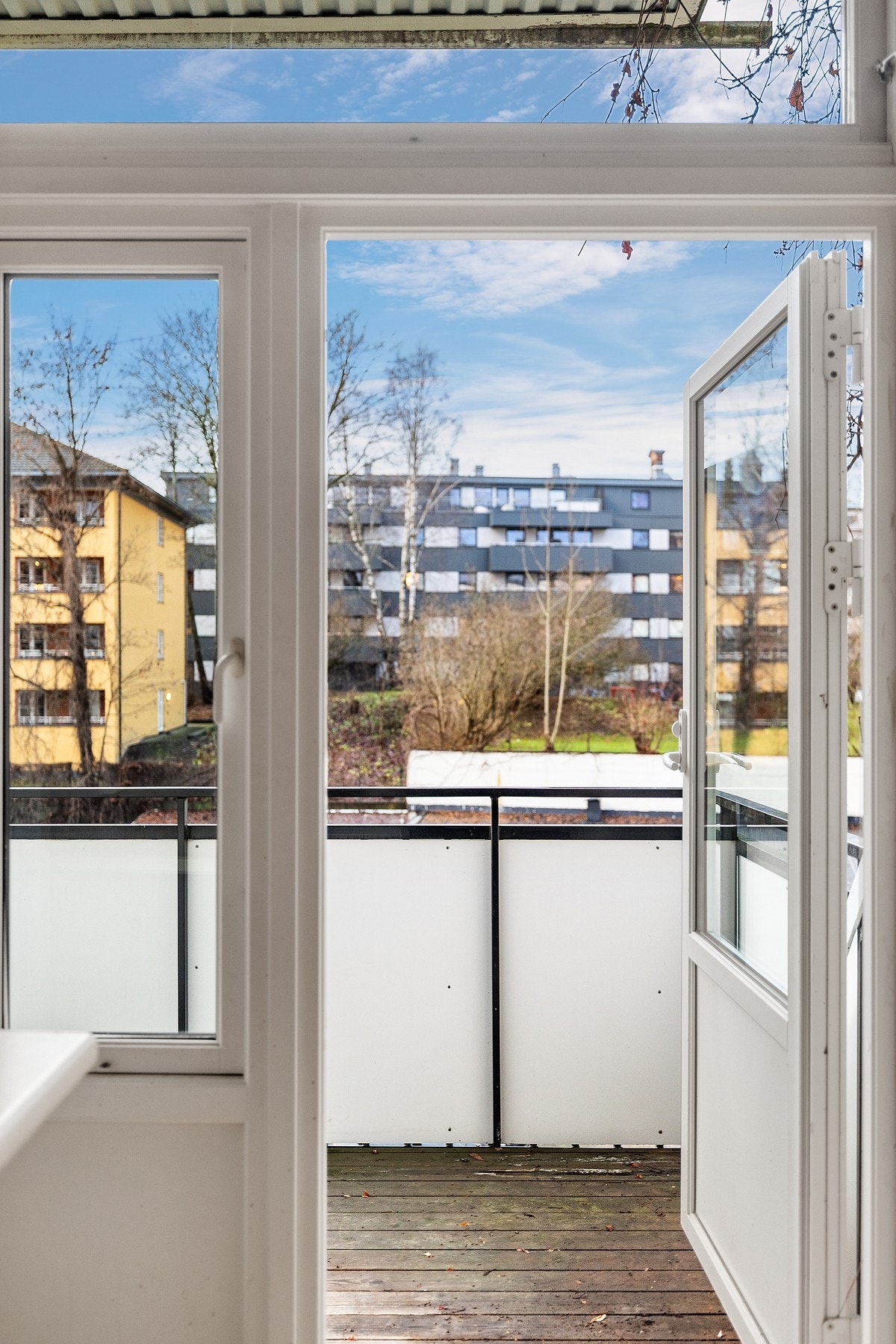 Utgang til balkong fra kjøkken. Galleribilde