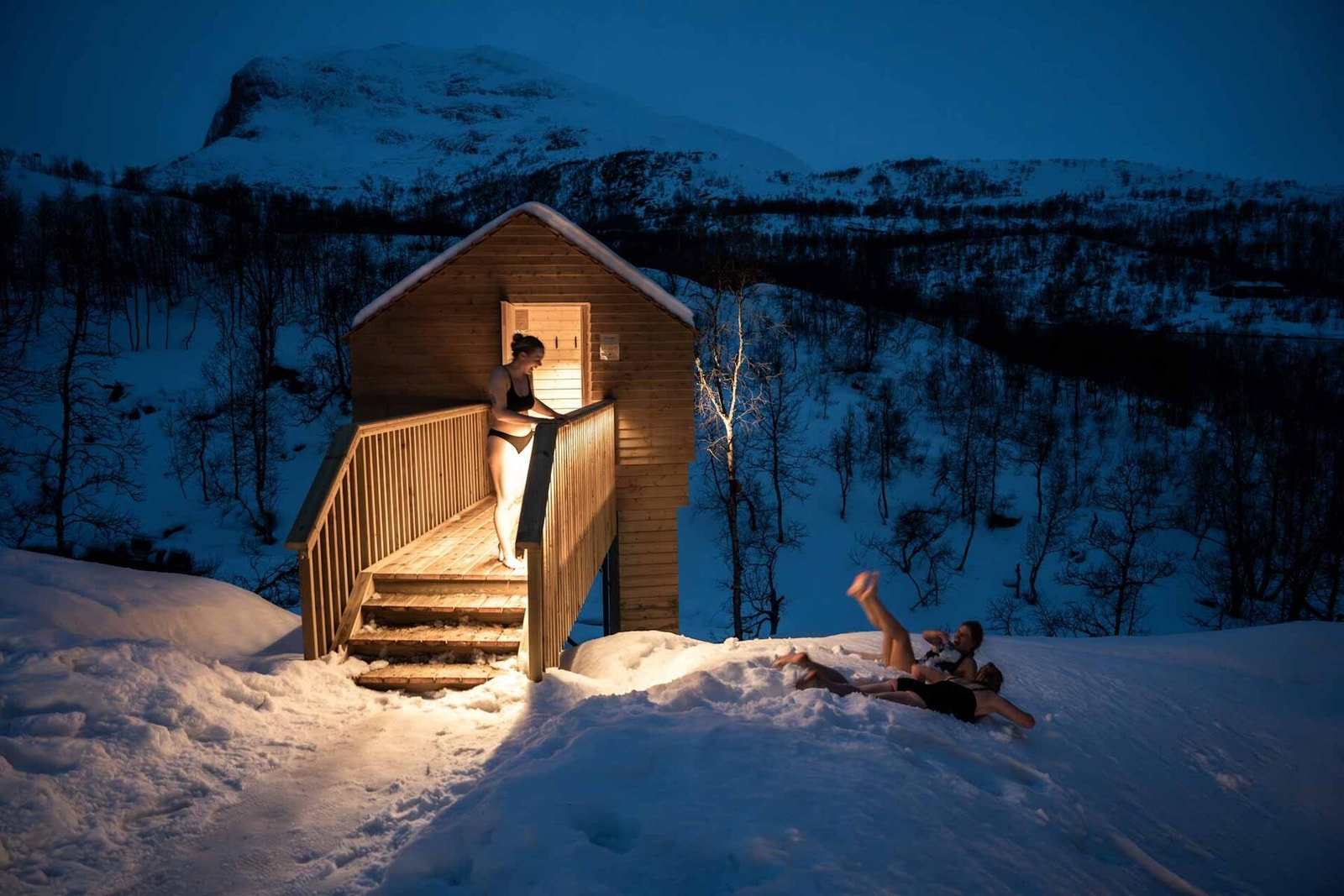 Muligheter for å avslutte dagen med badstue og et forfriskende snøbad.... Galleribilde