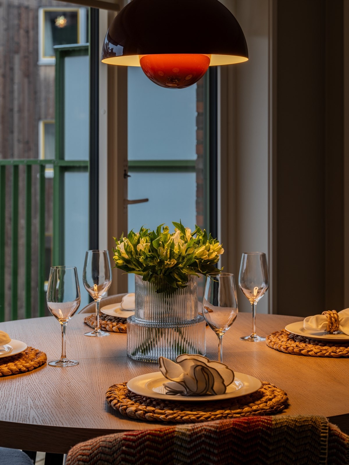 En gjennomtenkt planløsning som forener matlaging, måltider og avslapning. Galleribilde