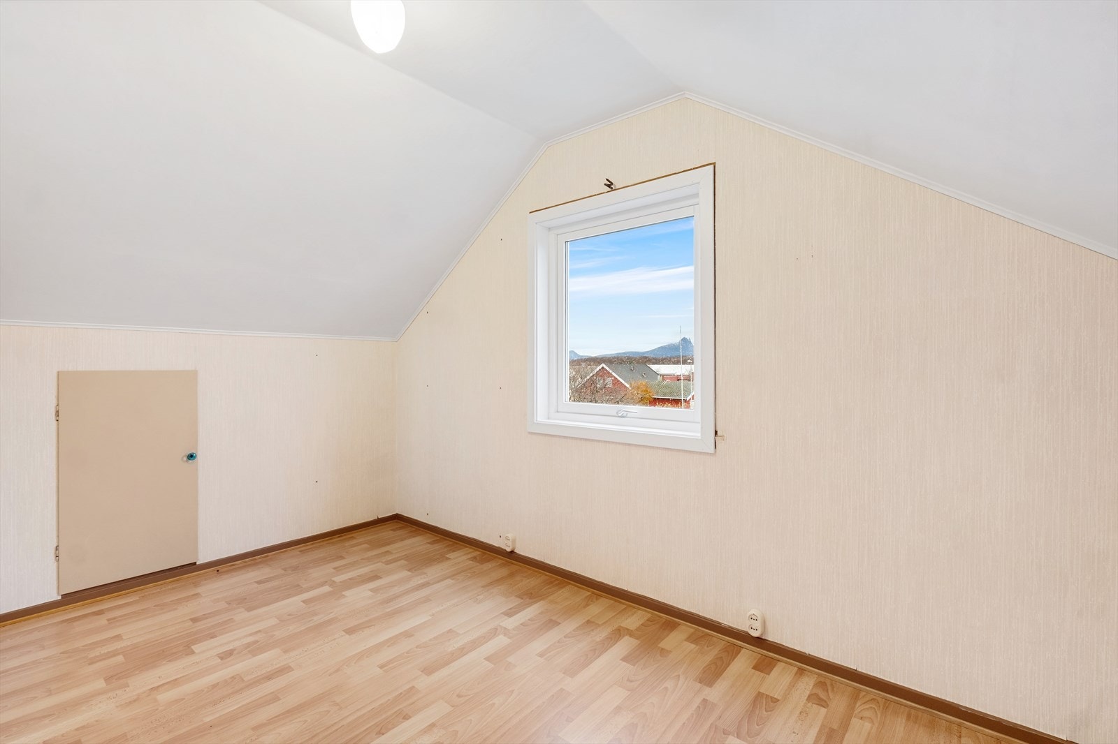 Loftsetasjen fremgår ikke på godkjente tegninger og fortsatt bruk som hoveddel (oppholdsrom) krever bruksendring Galleribilde