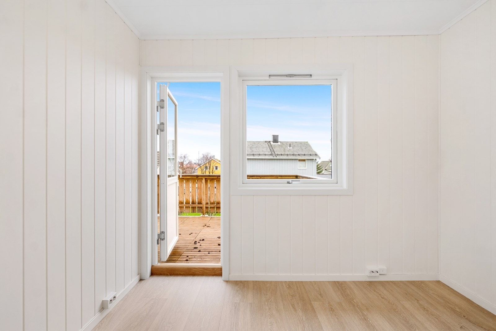 Soverom II - Det ene rommet har utgang til en stor vestvendt balkong/takterrasse Galleribilde