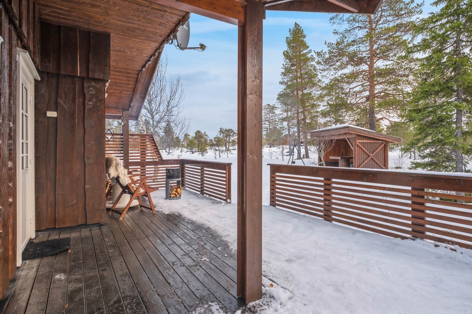 Hytta byr også på et terrasseareal på hele 53 kvm. Galleribilde