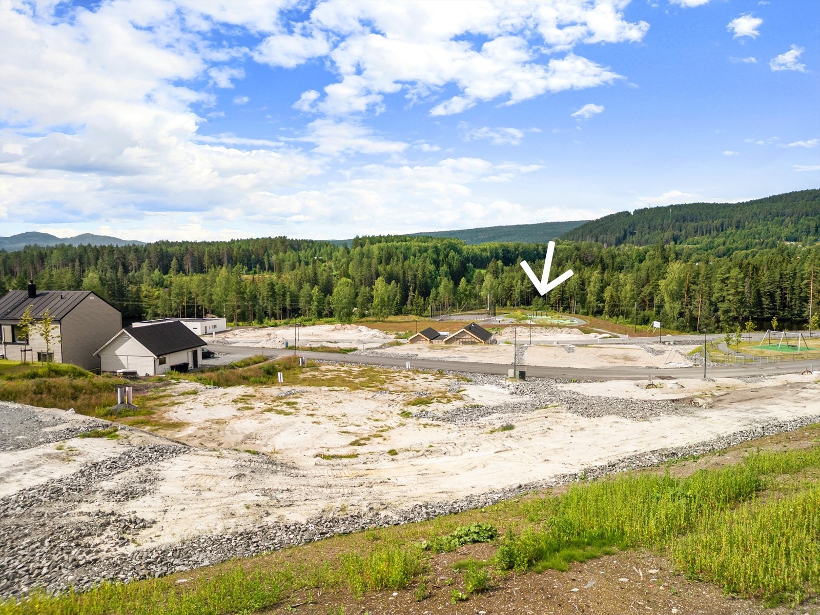 Området byr også på en storslått lekepark for barn og ungdom, offentlig driftet. Galleribilde