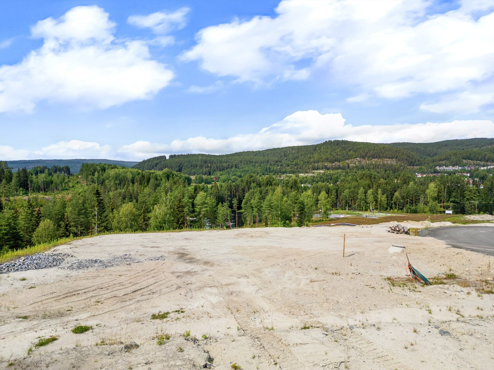 Dronebilde over området (fra sommeren 2024) Galleribilde