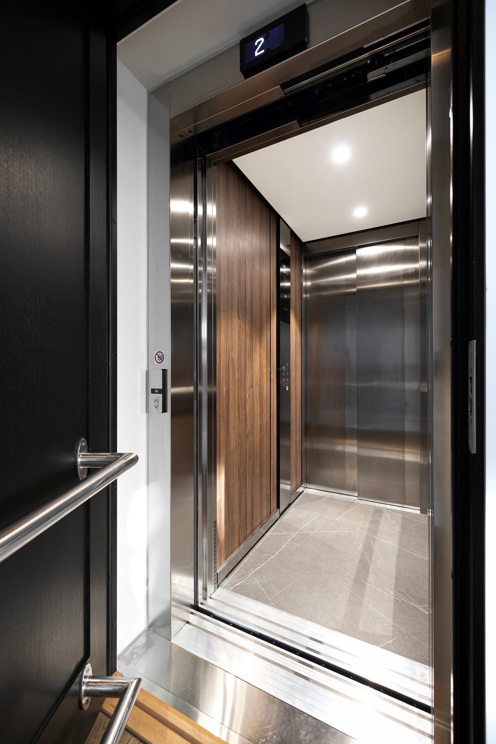 Leiligheten har en privat heis som tar deg til alle etasjer - enklere får man det ikke. Galleribilde