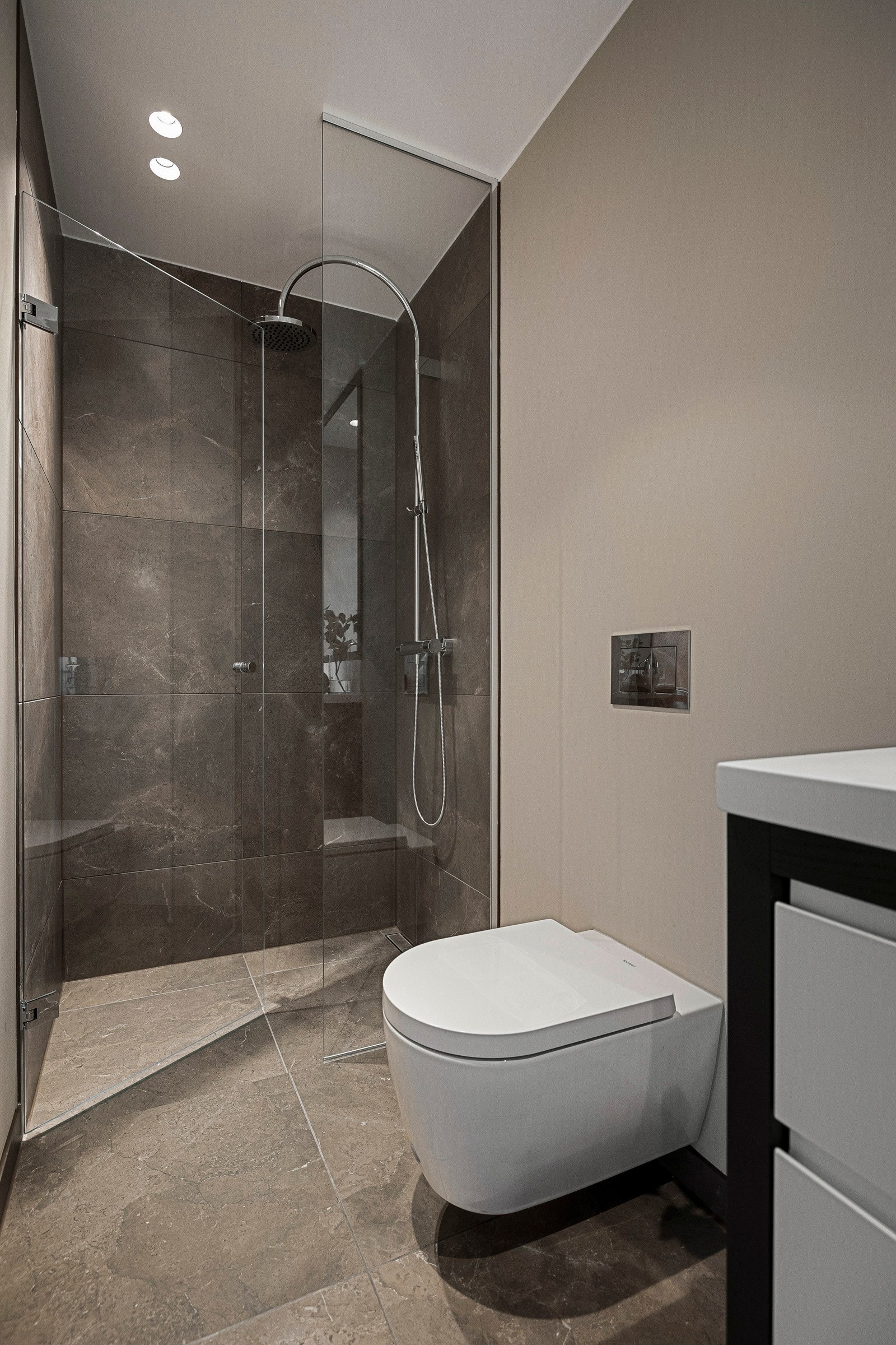 Våtrommene har en gjennomført stil for et rent og helhetlig uttrykk. Galleribilde