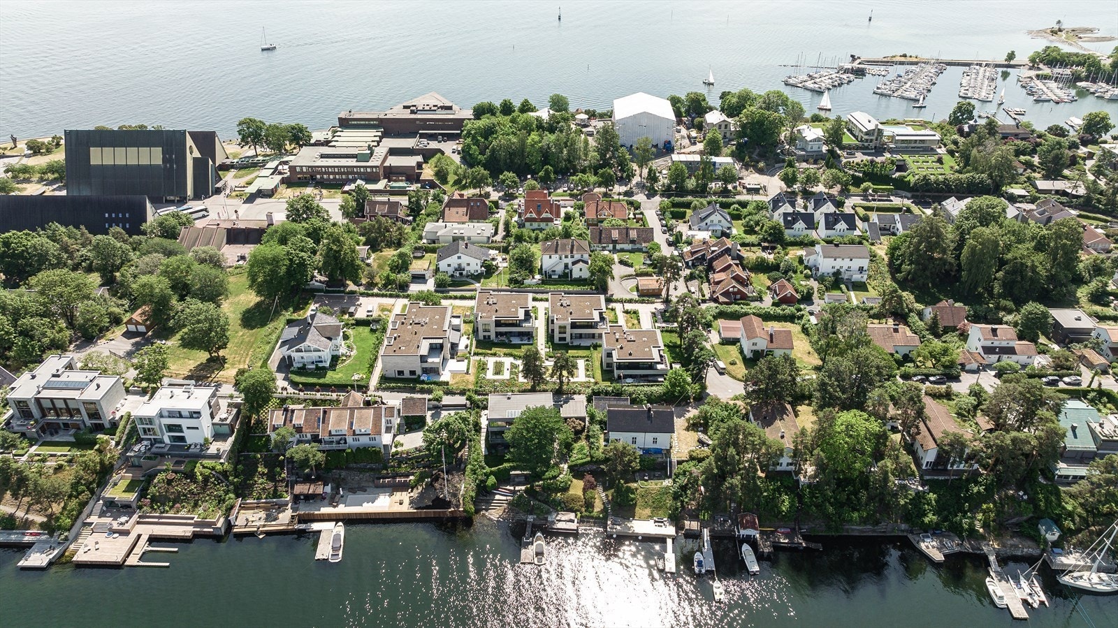 Dette er et veletablert og vakkert område som preges av ærverdig villabebyggelse og eksklusive leiligheter. Galleribilde