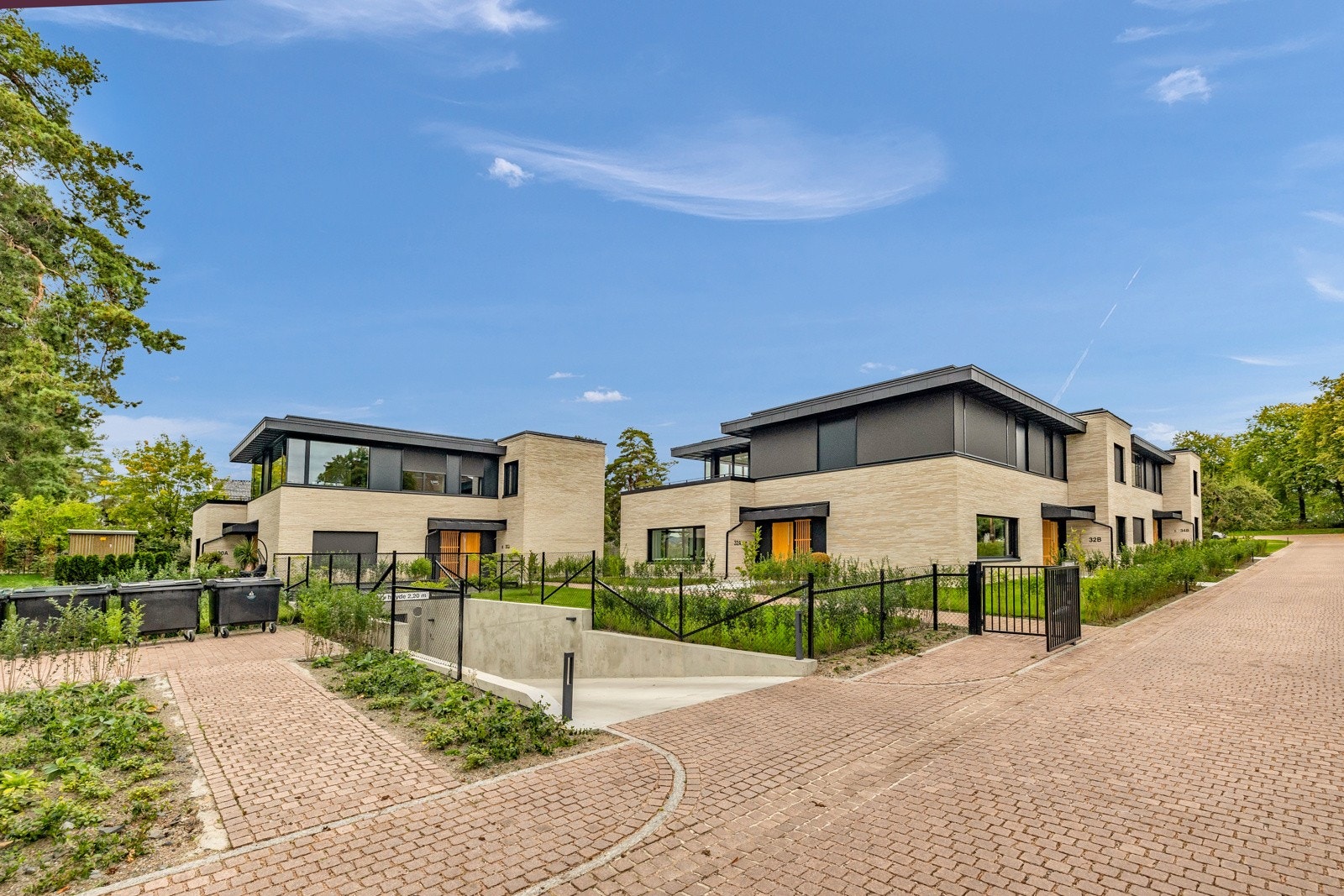 Området er usjenert, men likevel sentralt, med kort vei til alle fasiliteter og servicetilbud. Galleribilde