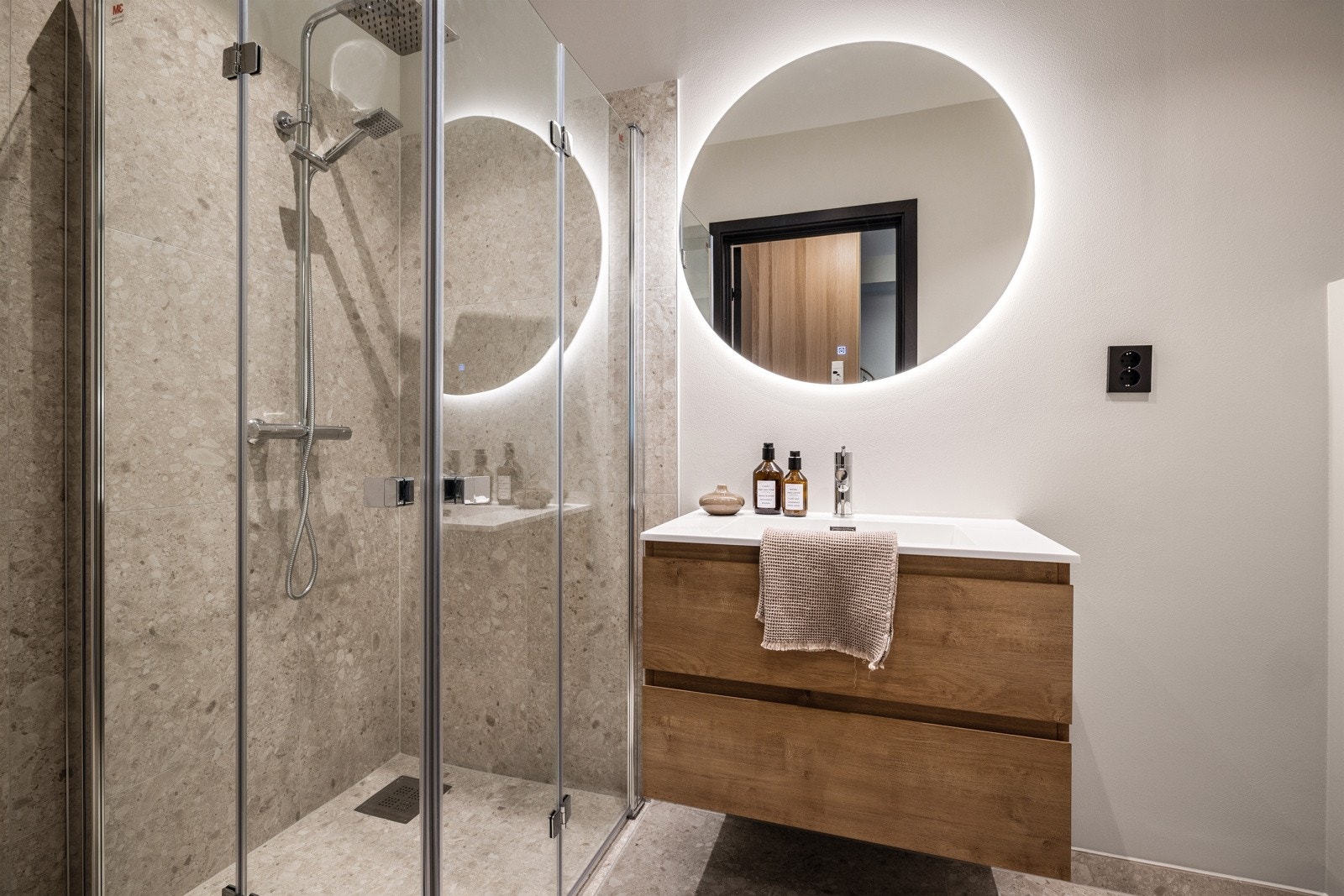 - Det andre badet har samme delikate utførelse - Galleribilde