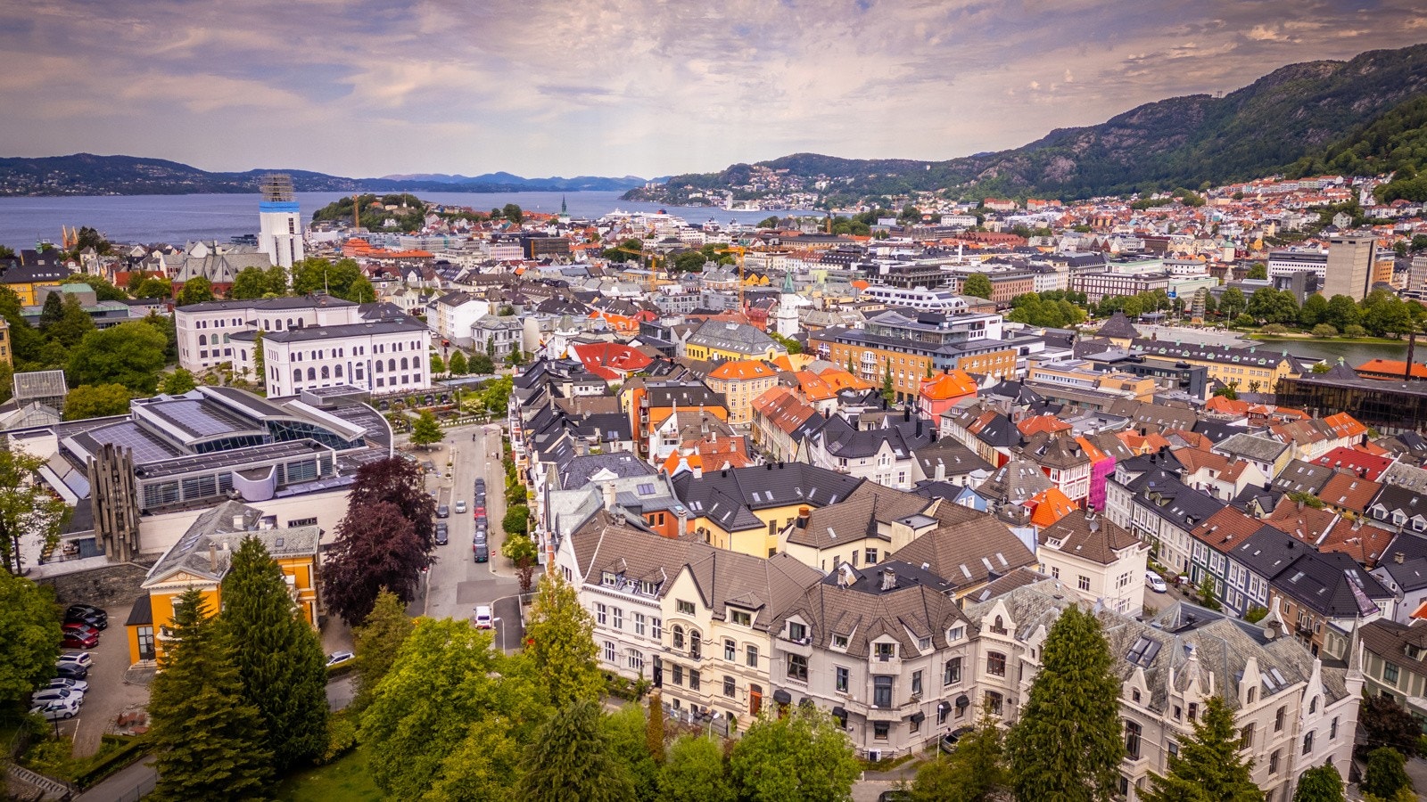 - Dette er en perfekt beliggenhet for deg som ønsker alt det Bergen sentrum har å tilby i umiddelbar nærhet - Galleribilde