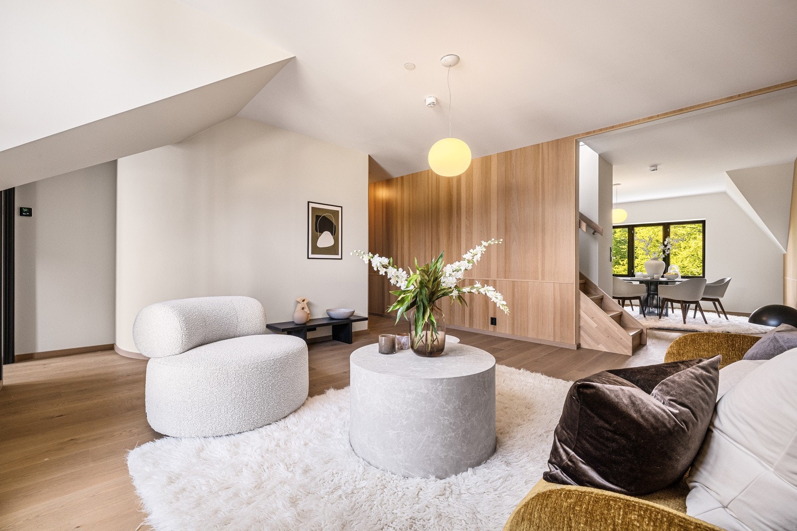 - Vakker en-stavs parkett strekker seg gjennom oppholdsrommene - Galleribilde