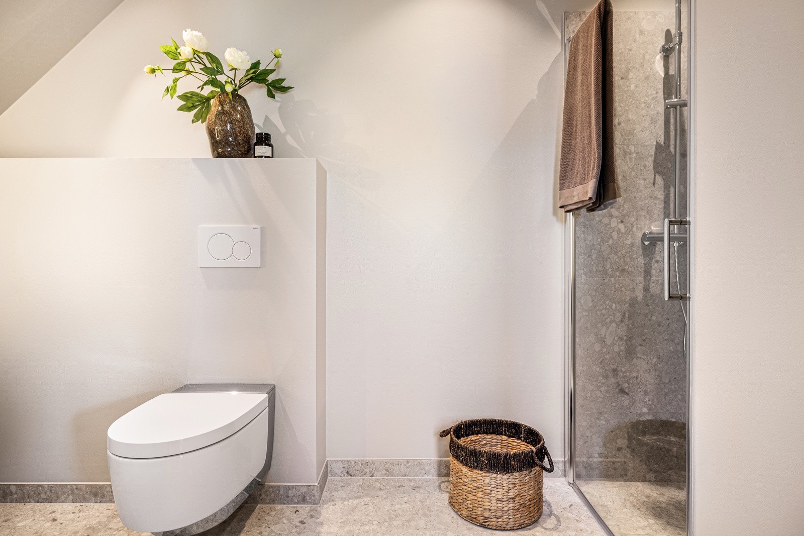 - Romslig bad på 5,3 kvm - Galleribilde