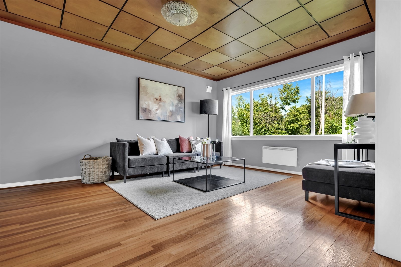 Romslig stu med plass til møblering. Galleribilde