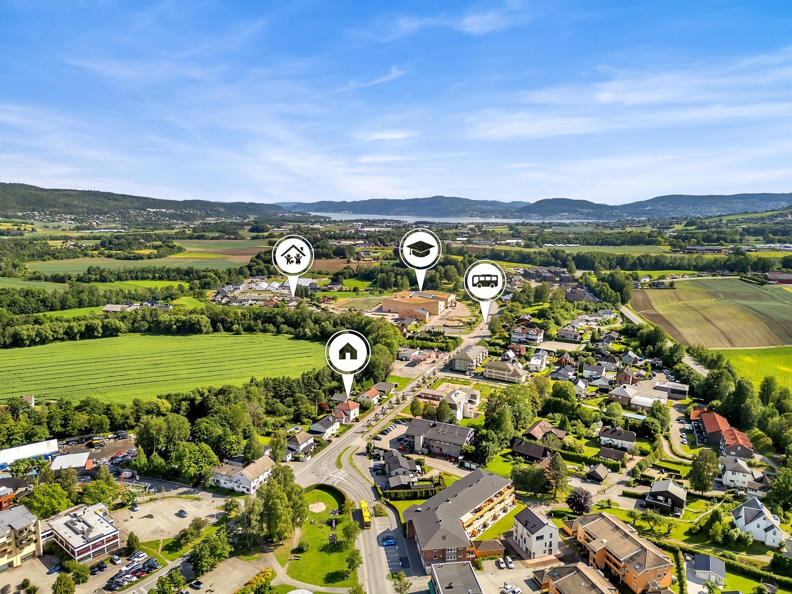 Det er gangavstand til skoler og barnehager, butikker og offentlige kontorer. Galleribilde