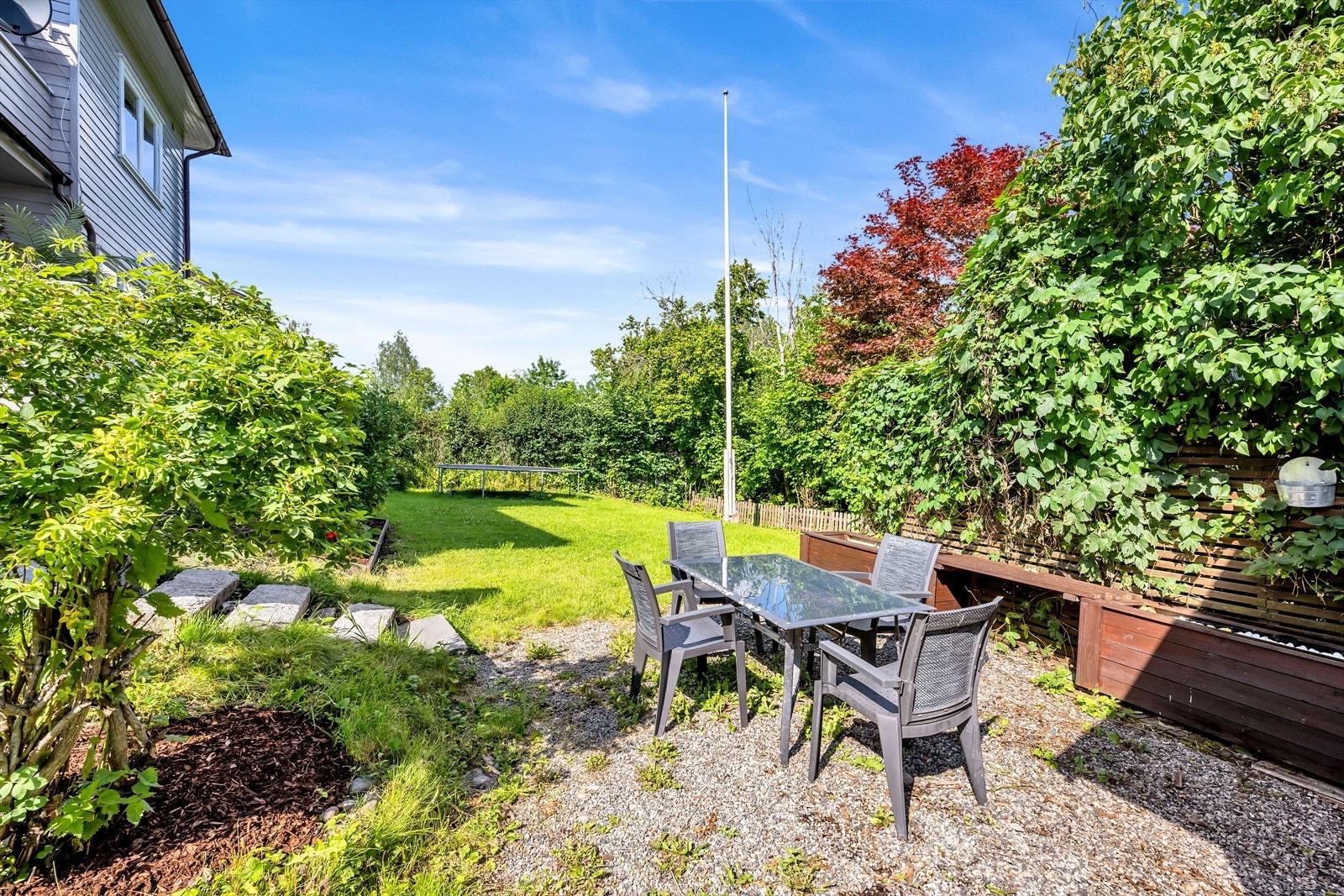 Her kan man sitte å nyte en kopp kaffe. Galleribilde