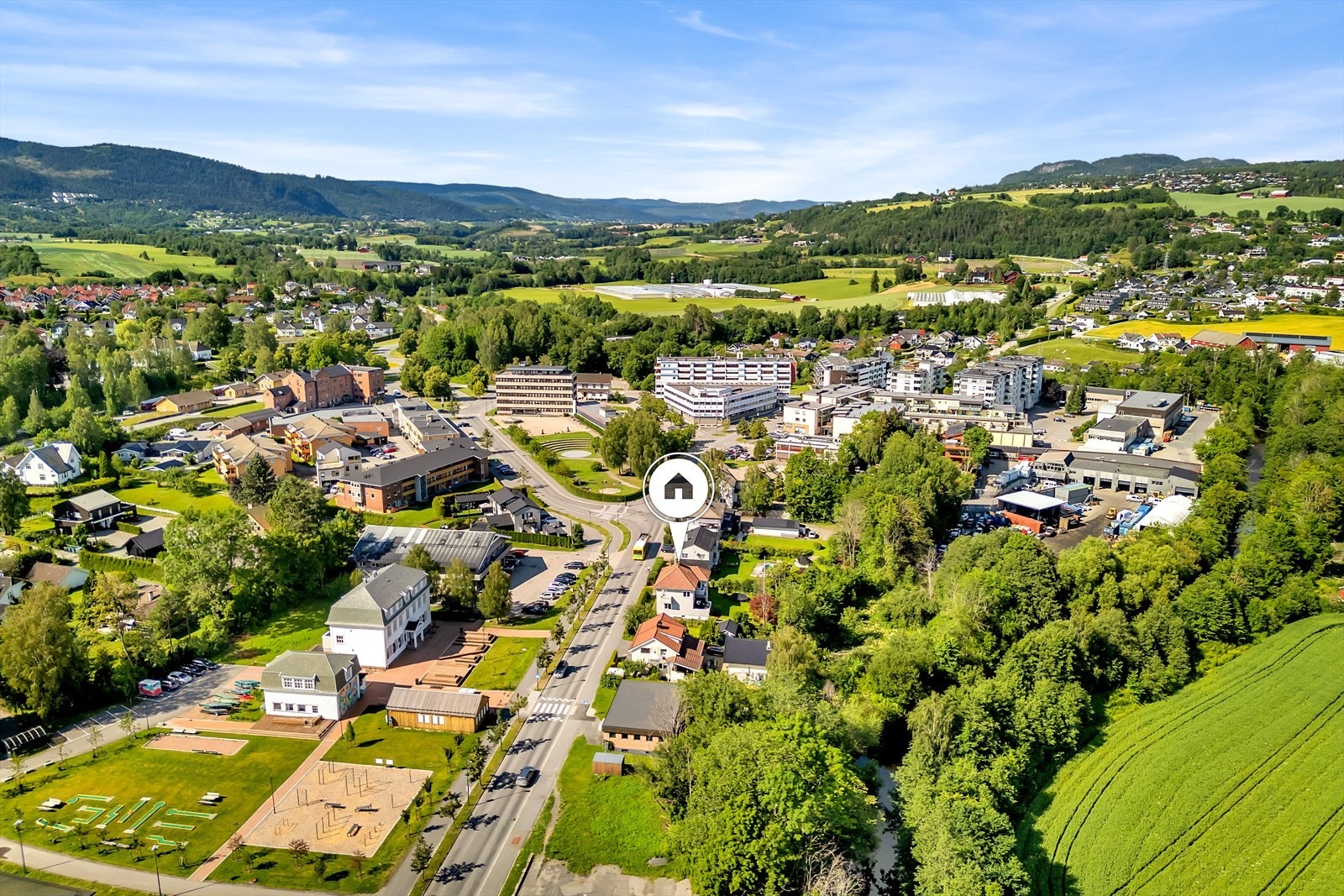 For øvrig er det en fin gåtur til Lier Bygdetun som blant annet avholder eplefestivalen i Lier, aktiviteter, servering og kunstutstillinger. Galleribilde