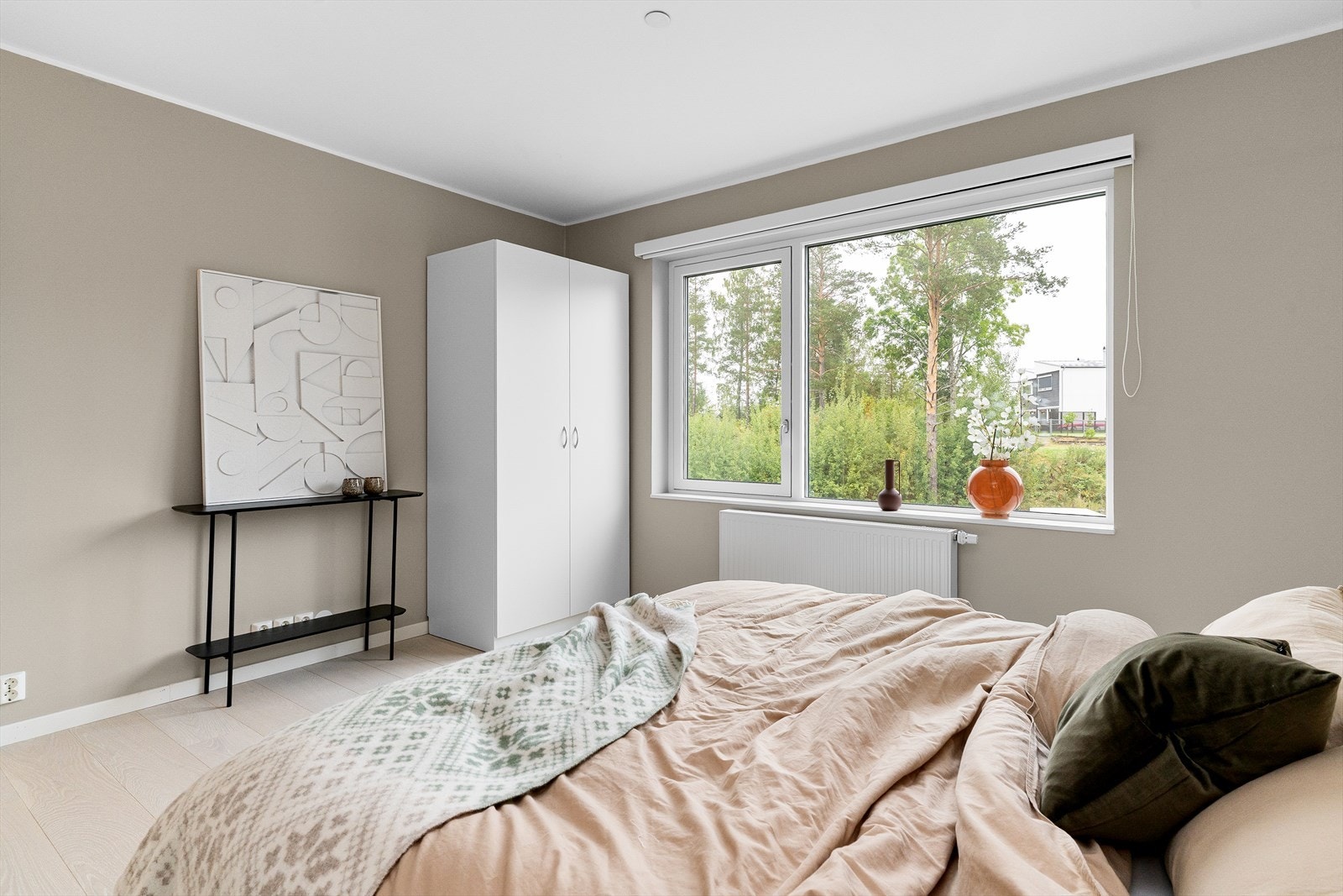 Boligen har balansert ventilasjon og vannbåren varme, som skaper et bedre inneklima. Galleribilde