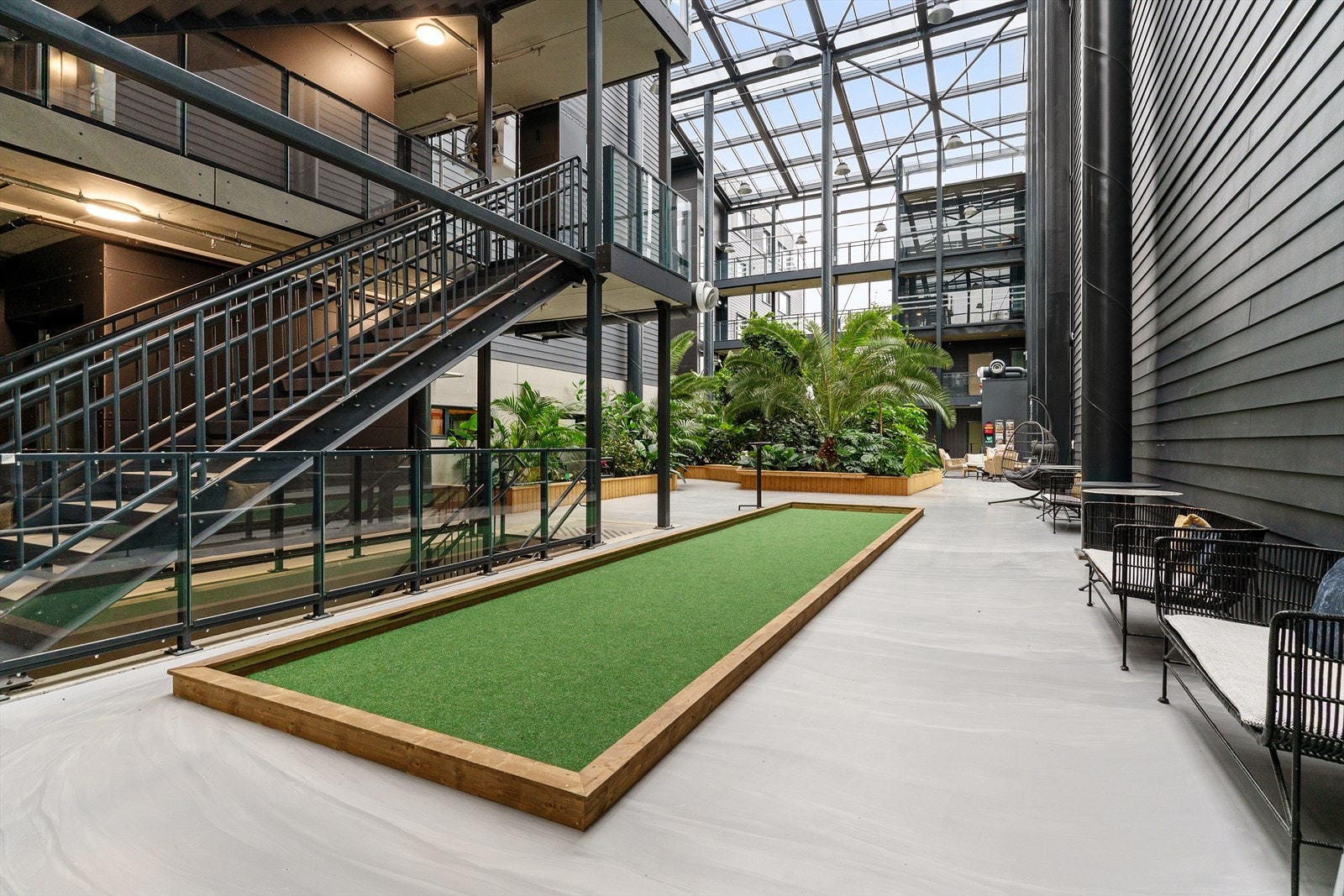 Fine fellesområder i sameie som er frodige og grønne. Galleribilde