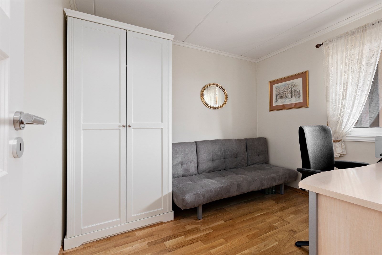 Det minste soverommet egner seg godt som gjesterom, hjemmekontor eller barnerom. Galleribilde