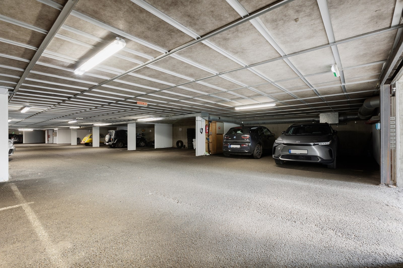 Egen garasjeplass i felles garasjekjeller. Galleribilde