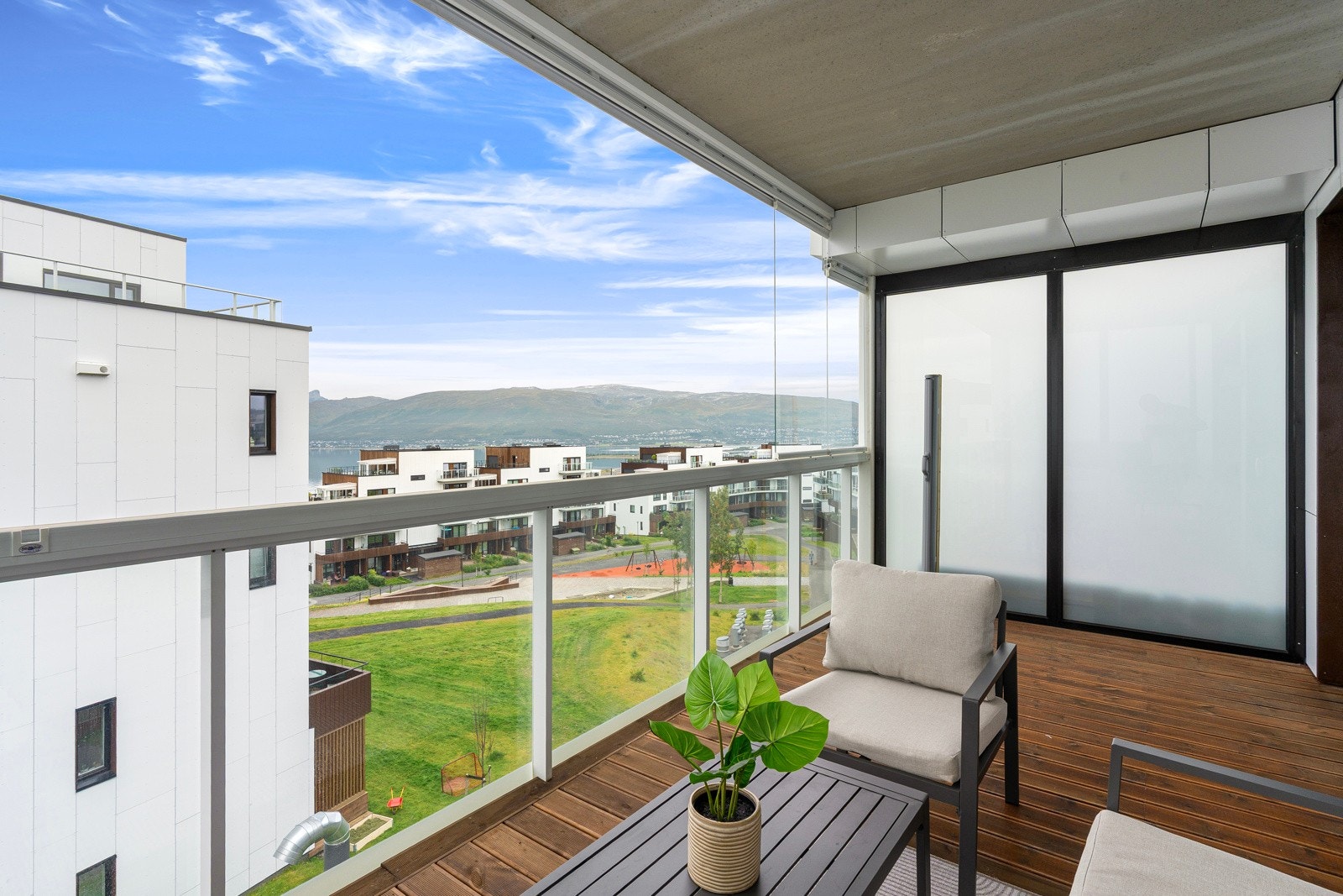 Området er attraktivt for kjøpere i alle faser og fremstår svært tilrettelagt for både store og små. Galleribilde