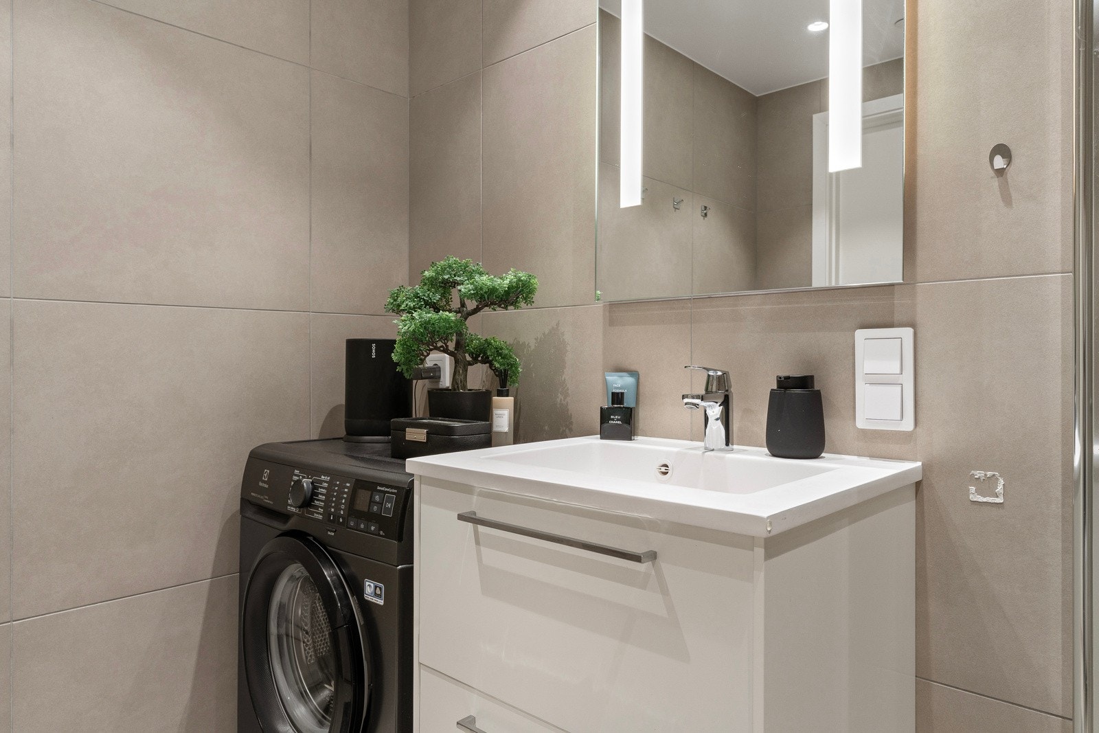 I tillegg har du plass til vaskemaskin/tørketrommel. Galleribilde