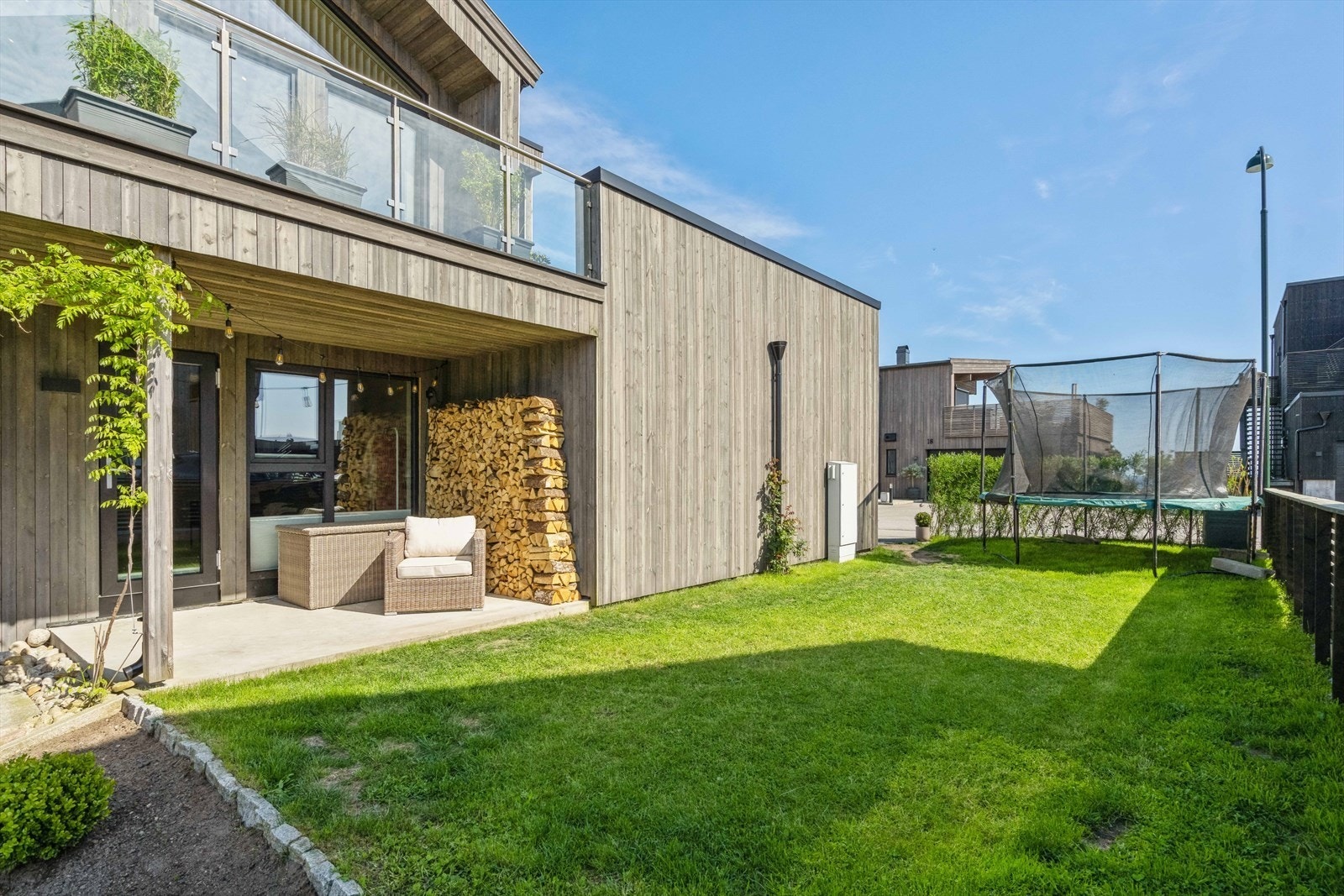 Liten hage uten for soverommet Galleribilde