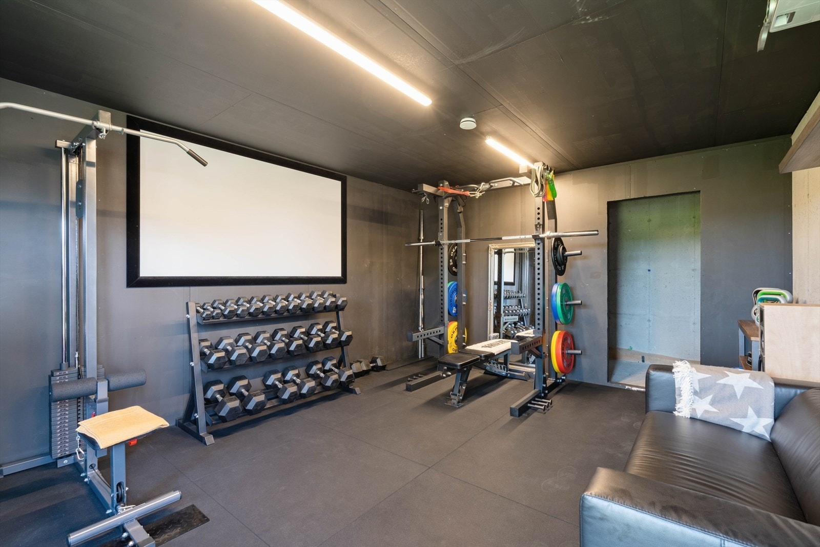 Et separat areal, her innredet som treningsrom. Dette kan medfølge mot en kostnad i leie. Galleribilde