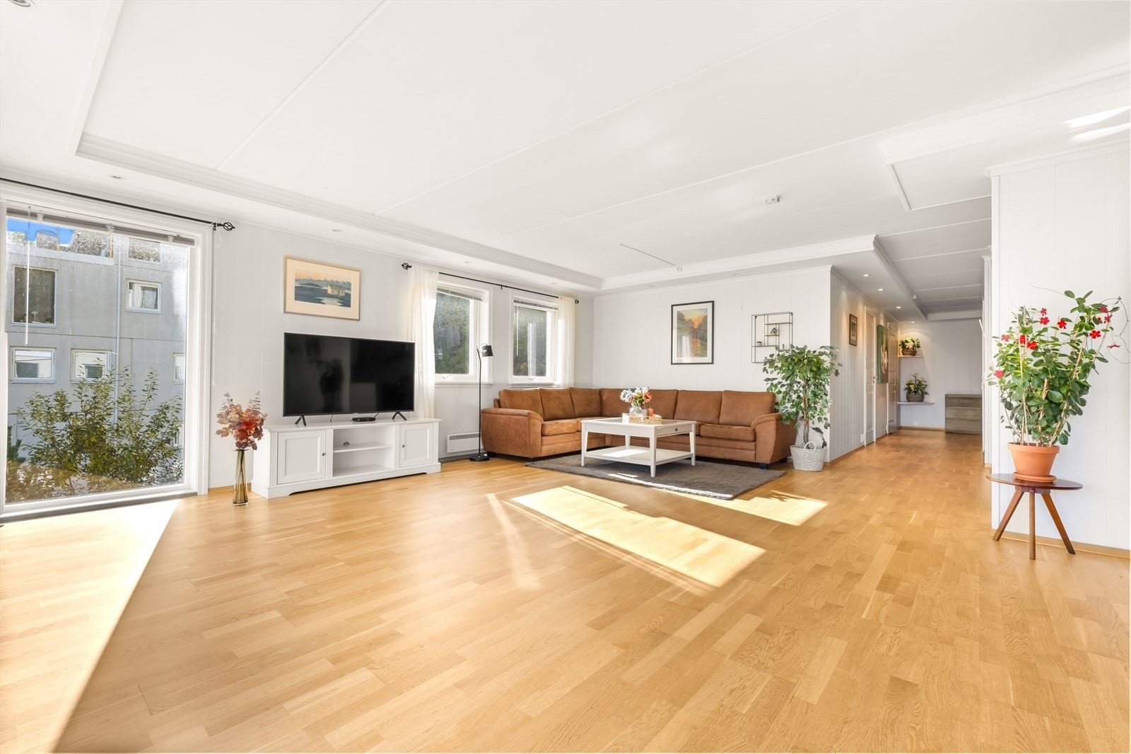 Vinduene slipper inn mye naturlig lys. Galleribilde