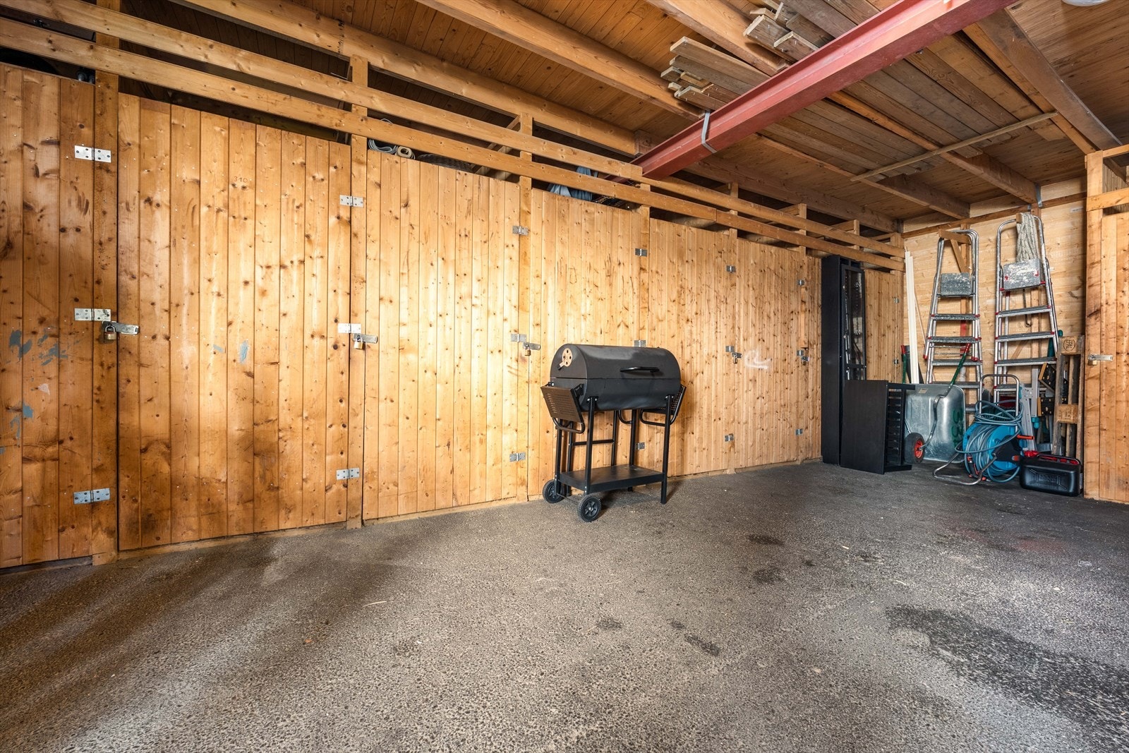 Praktisk sportsbod med god lagringsplass. Galleribilde