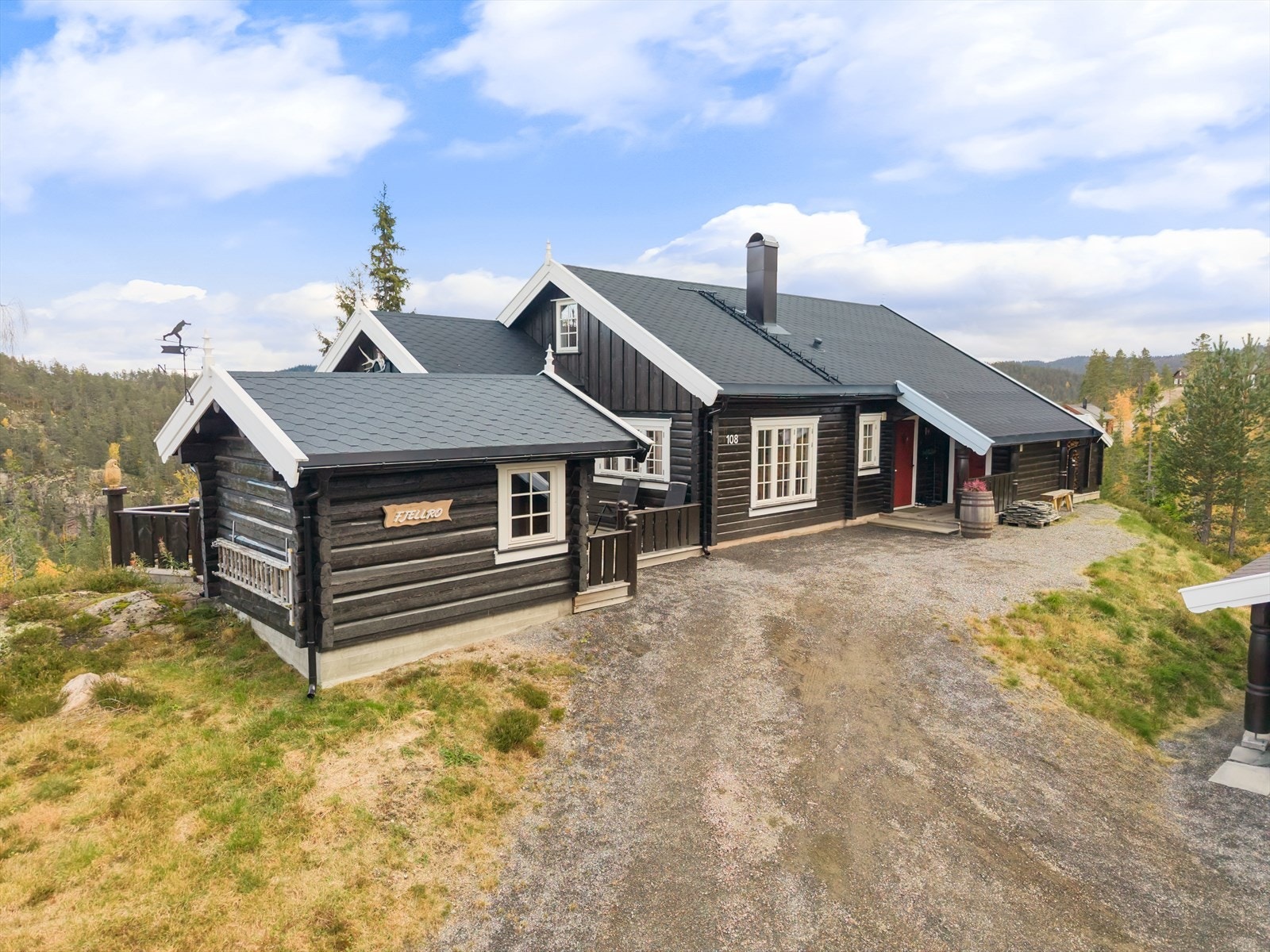 Hytta ligger på populære Blefjell, et område kjent for sitt flotte turterreng og sin rolige atmosfære. Galleribilde